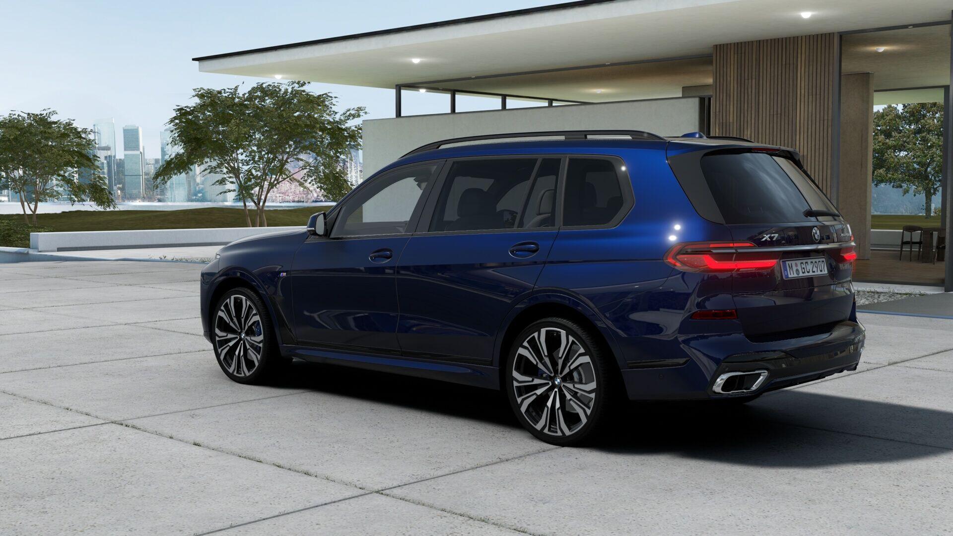 BMW X7 view 3