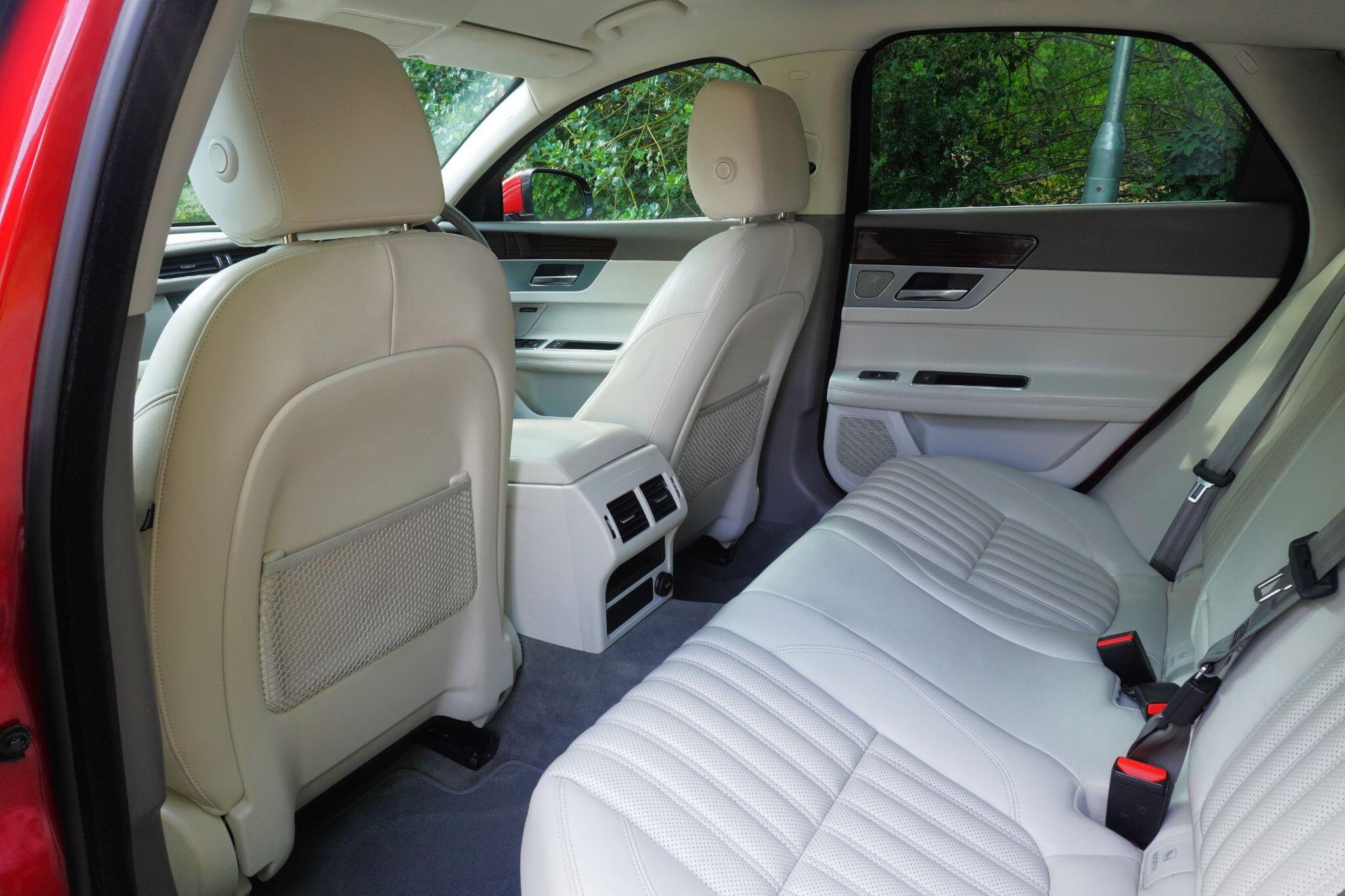 Jaguar XF view 57
