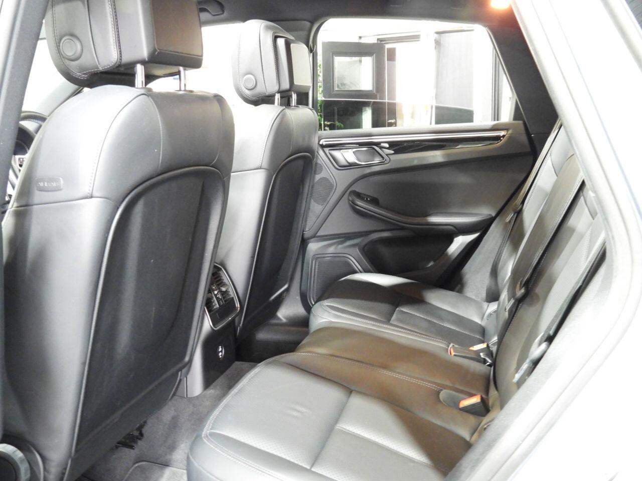 Porsche Macan view 24