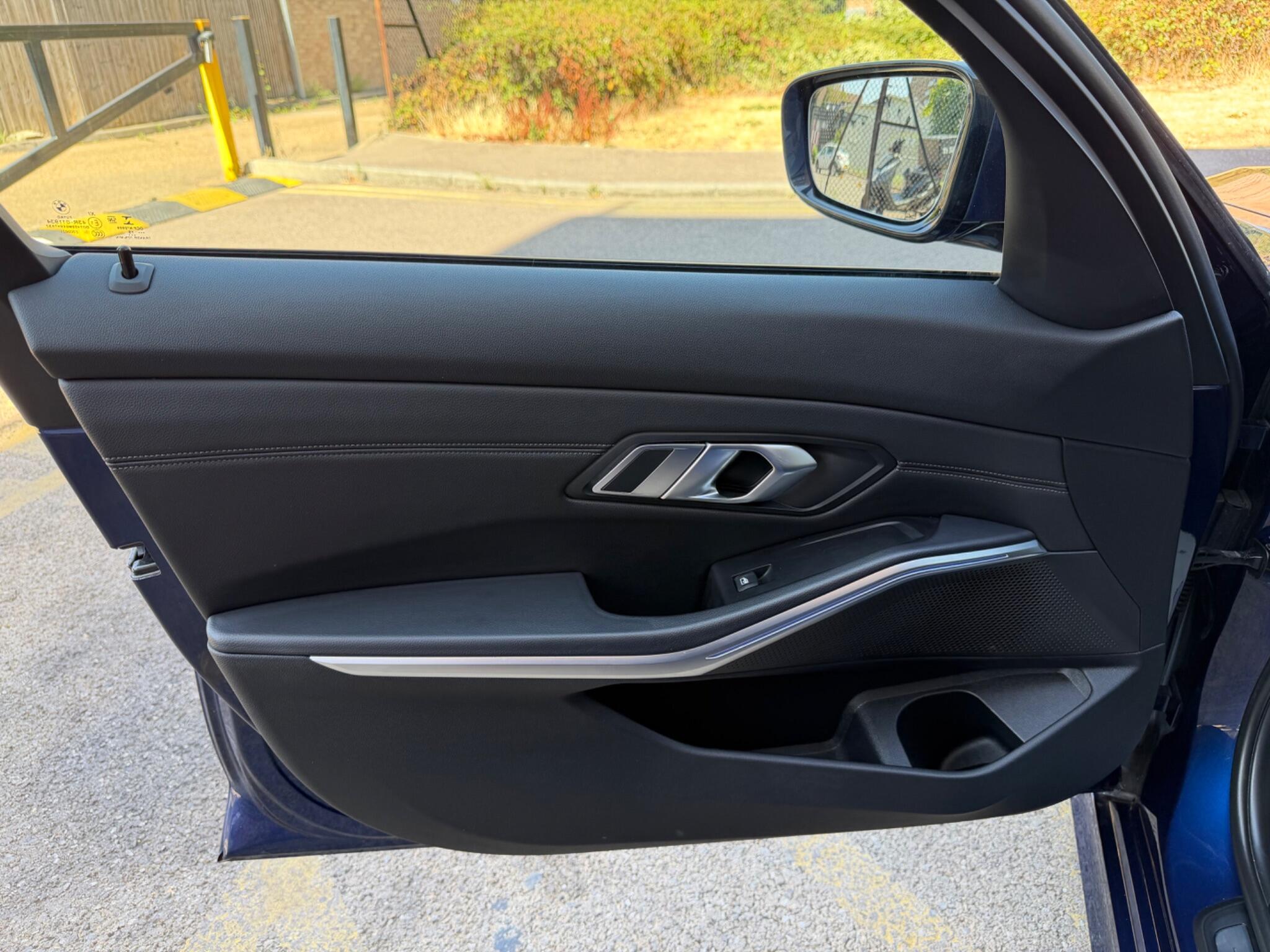 BMW 3 Series view 33