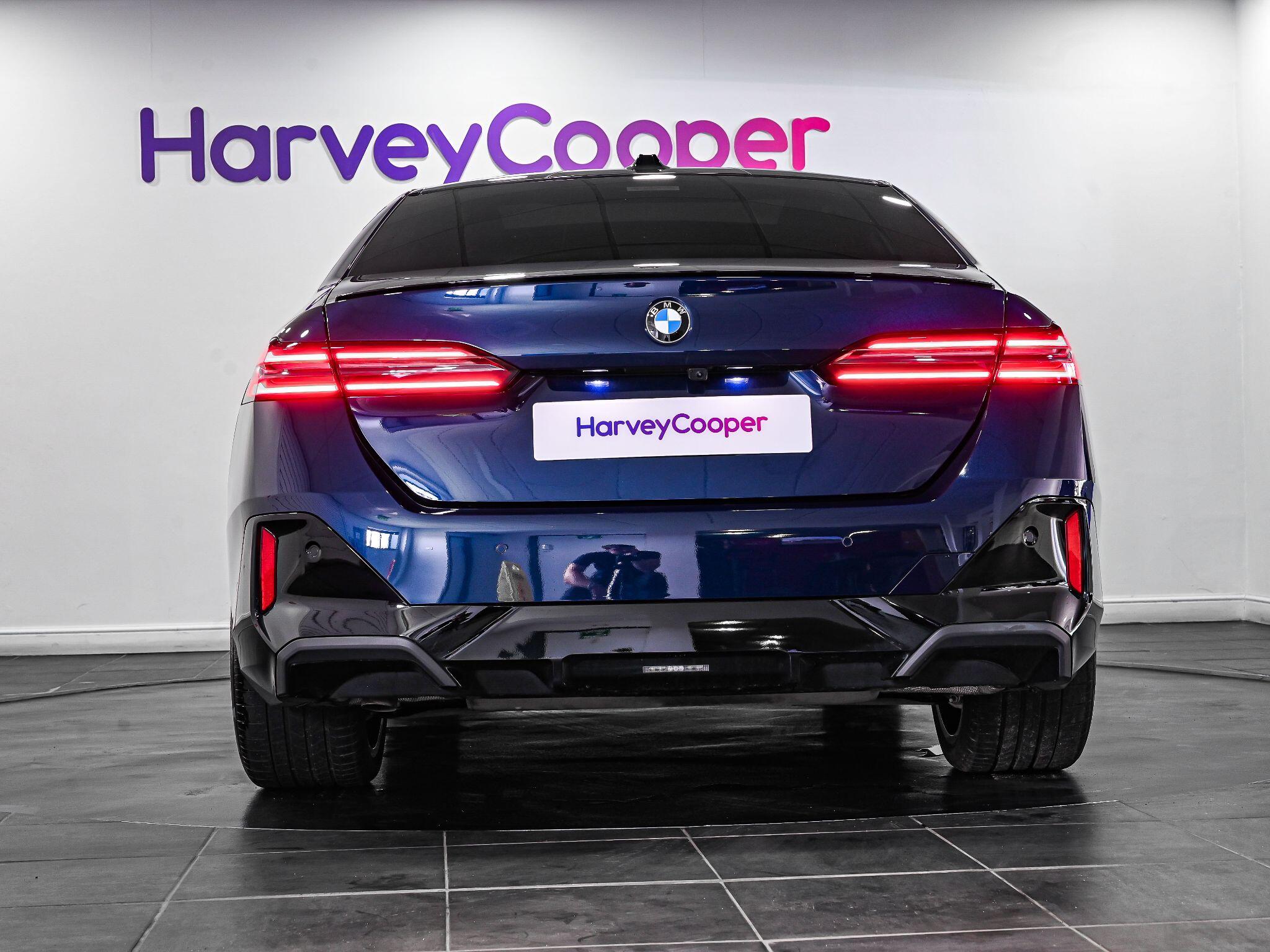 BMW 5 Series view 30