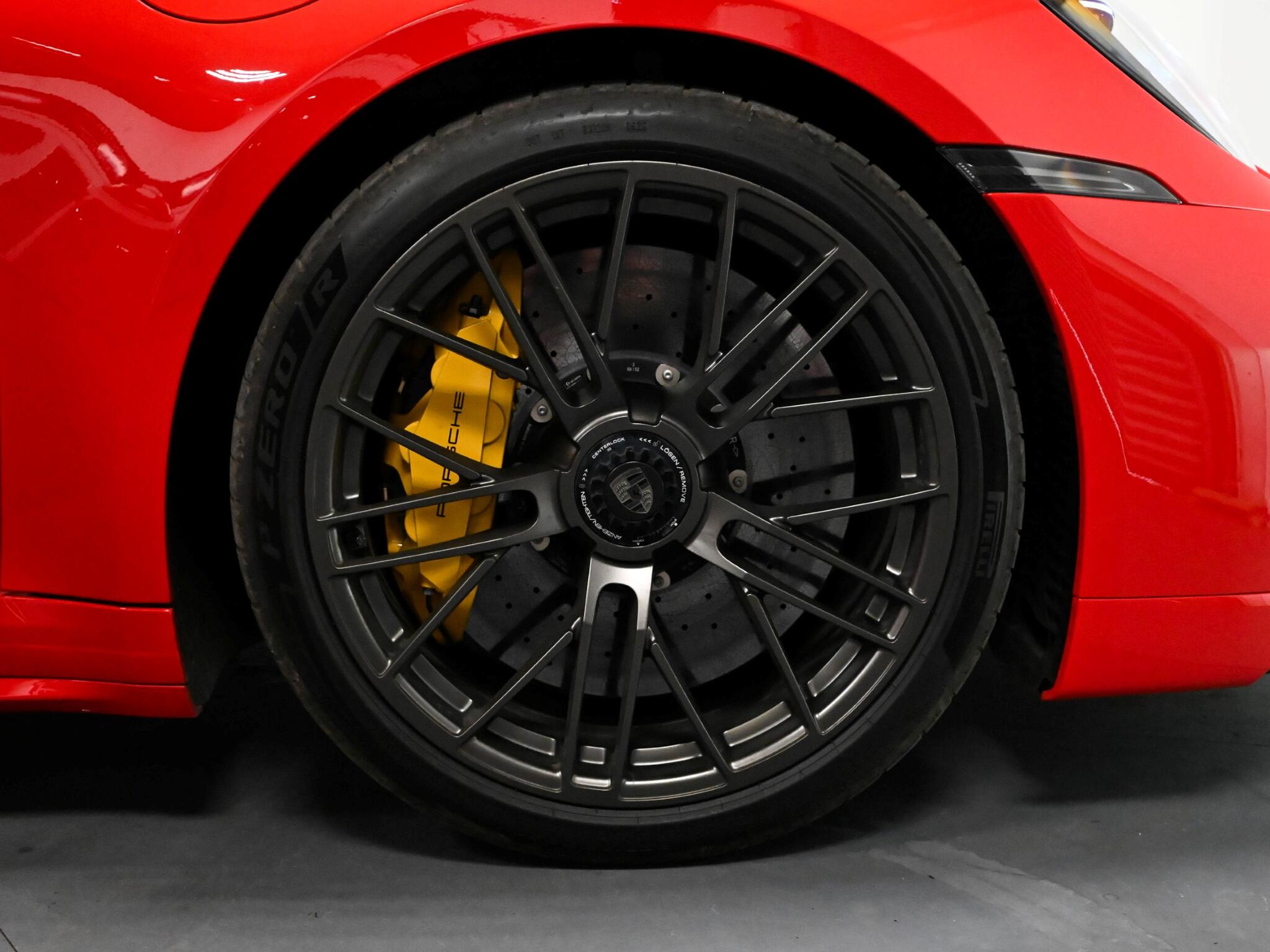 Porsche 911 view 76