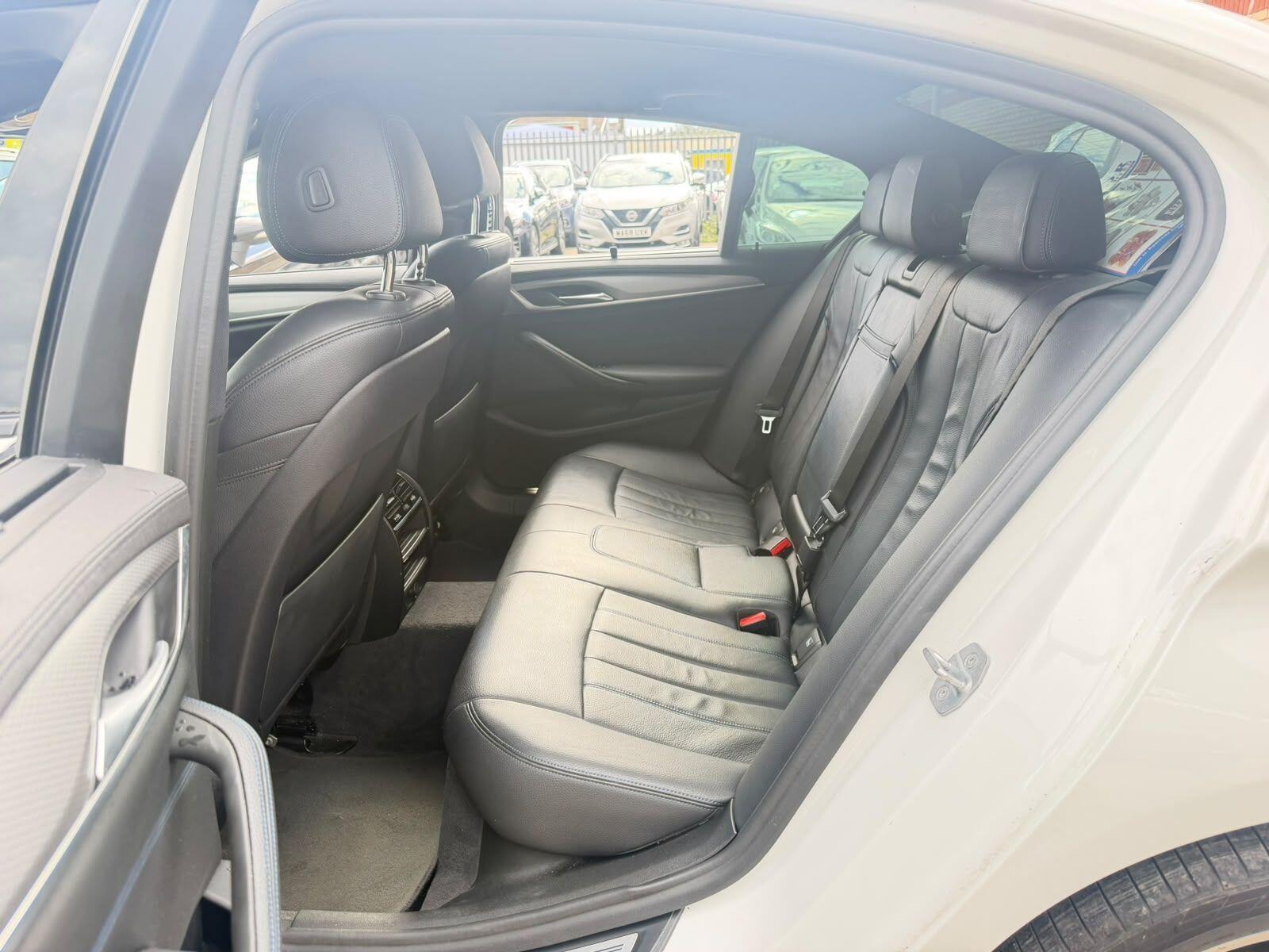 BMW 5 Series view 17