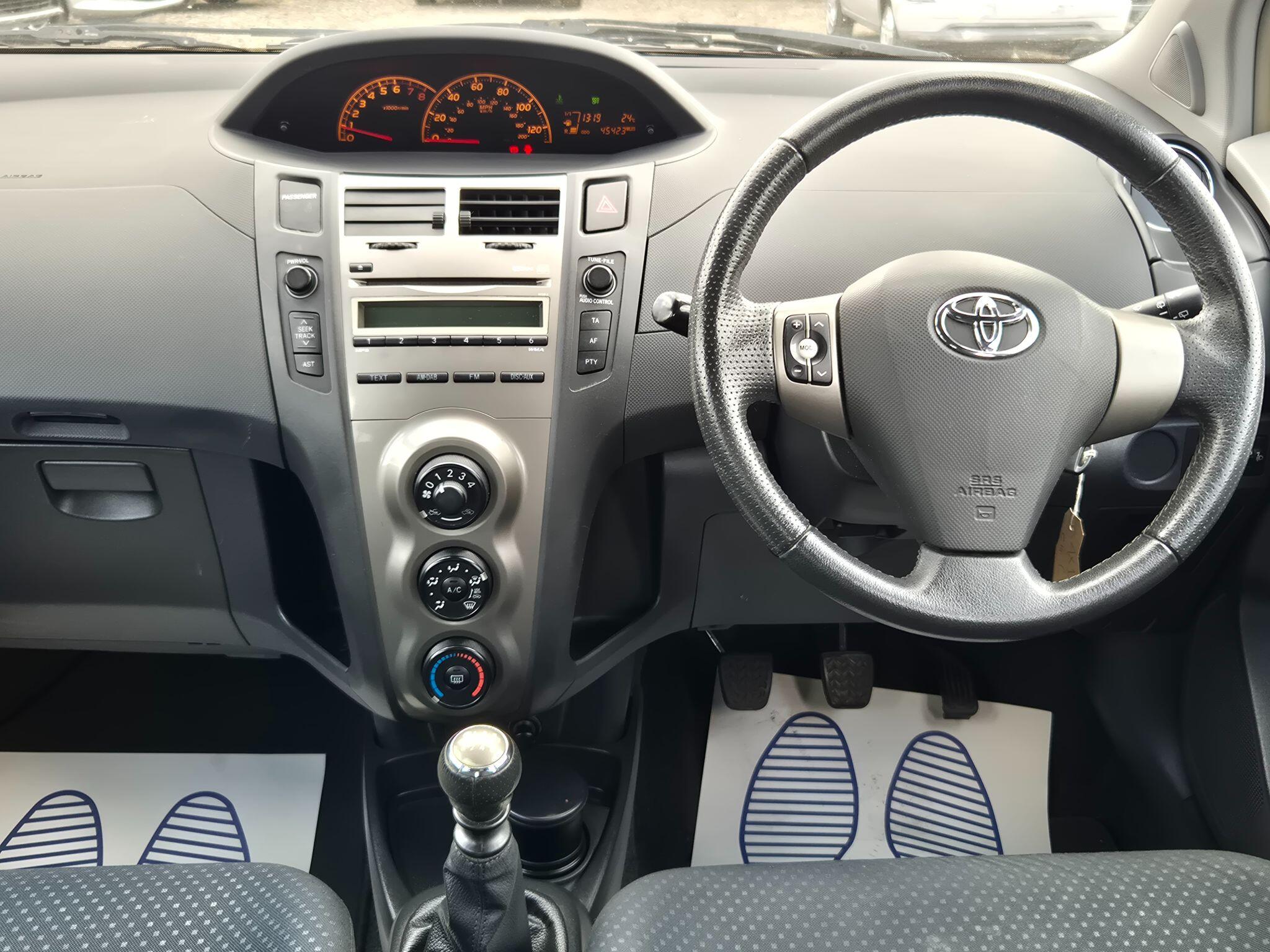 Toyota Yaris view 14