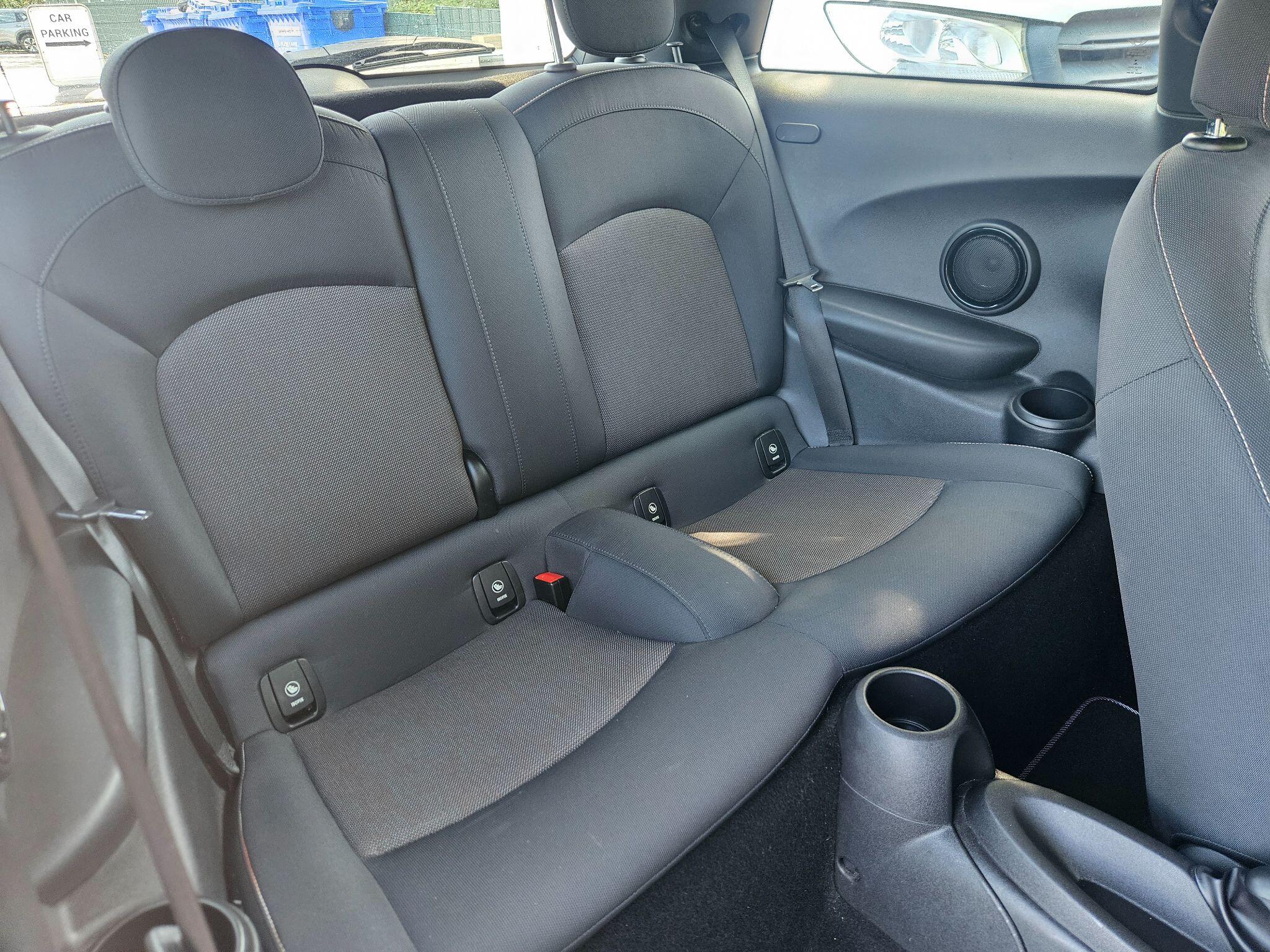 2018 MINI Hatch image 39