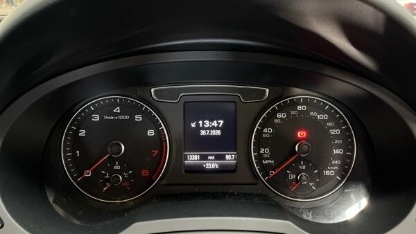Audi Q3 view 14