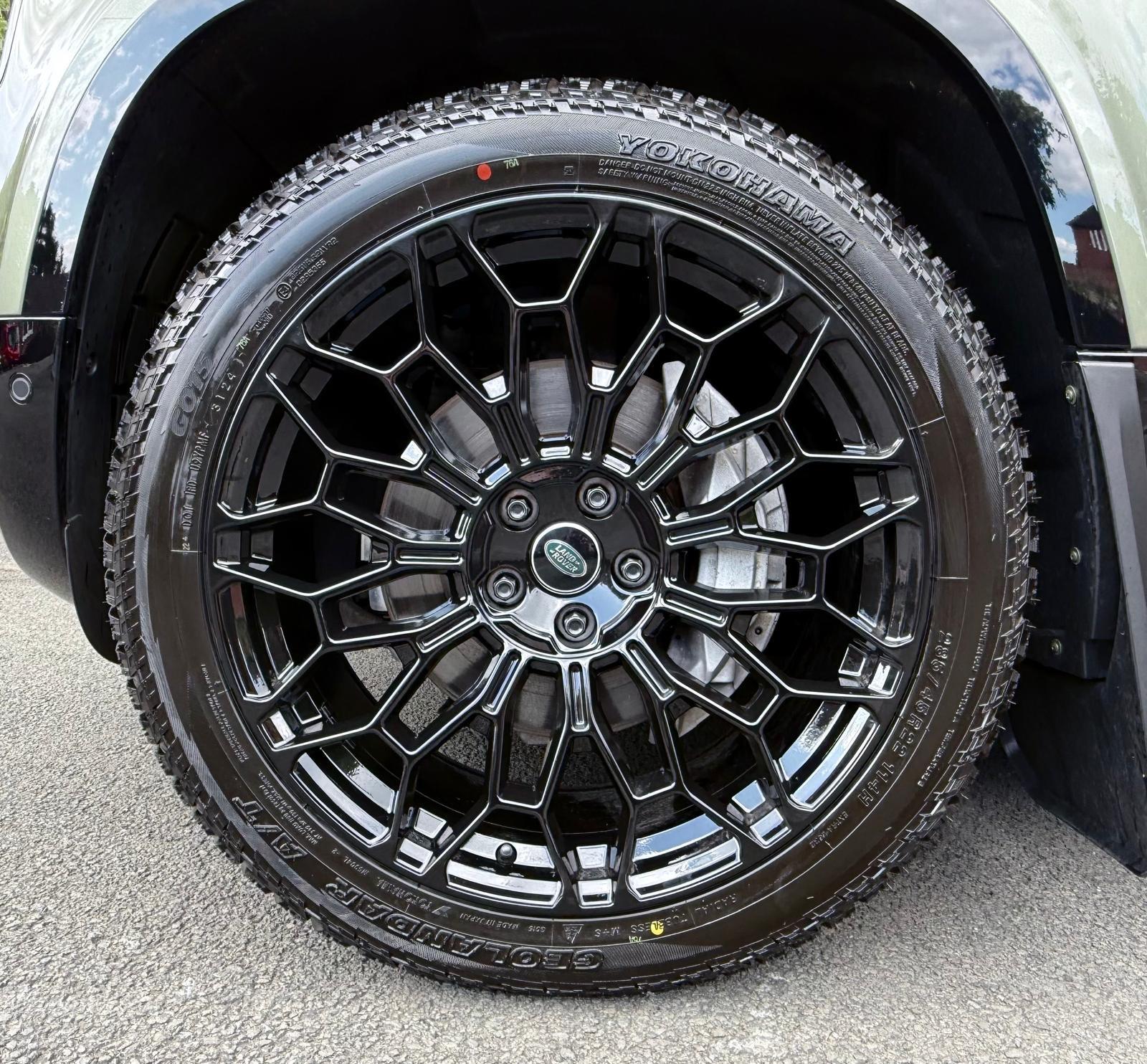Land Rover Defender view 10