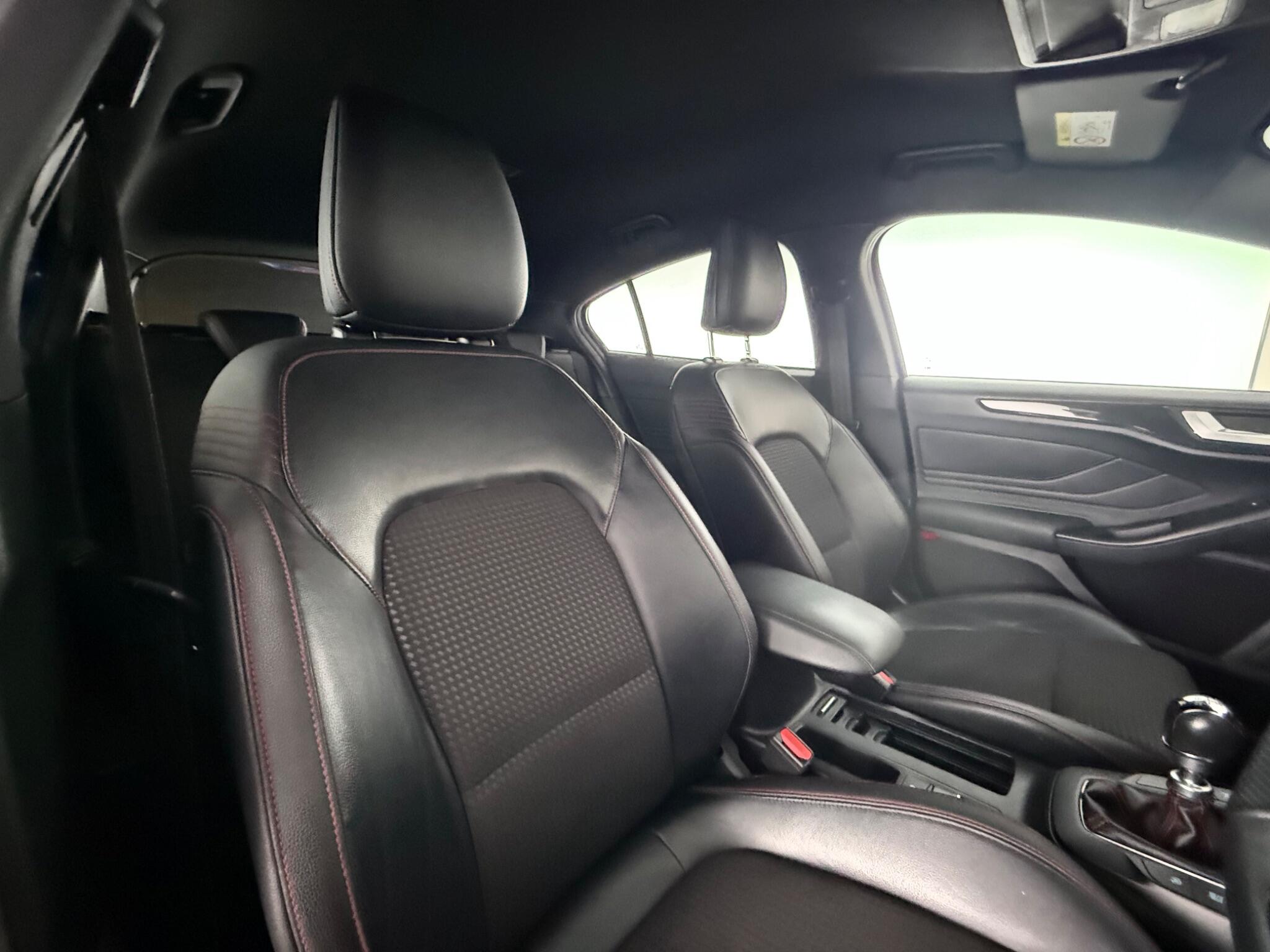 Ford Focus view 33