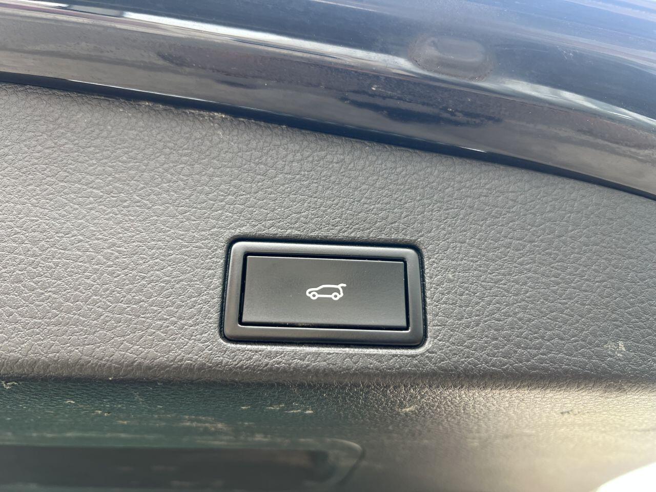 Volkswagen Touareg view 11