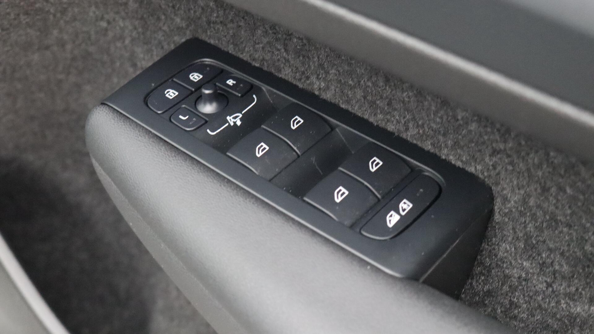 Volvo XC40 view 22