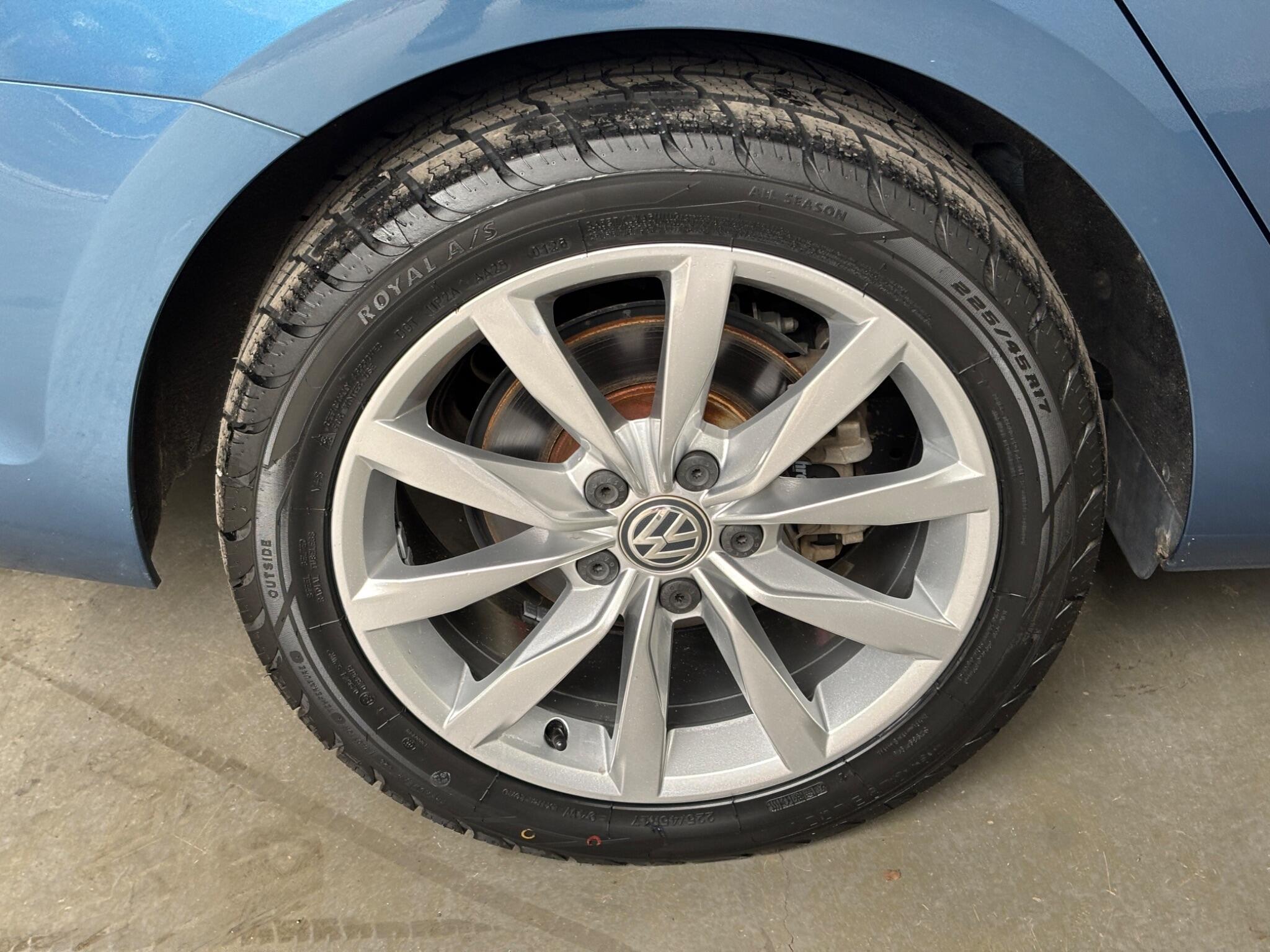 Volkswagen Golf view 61