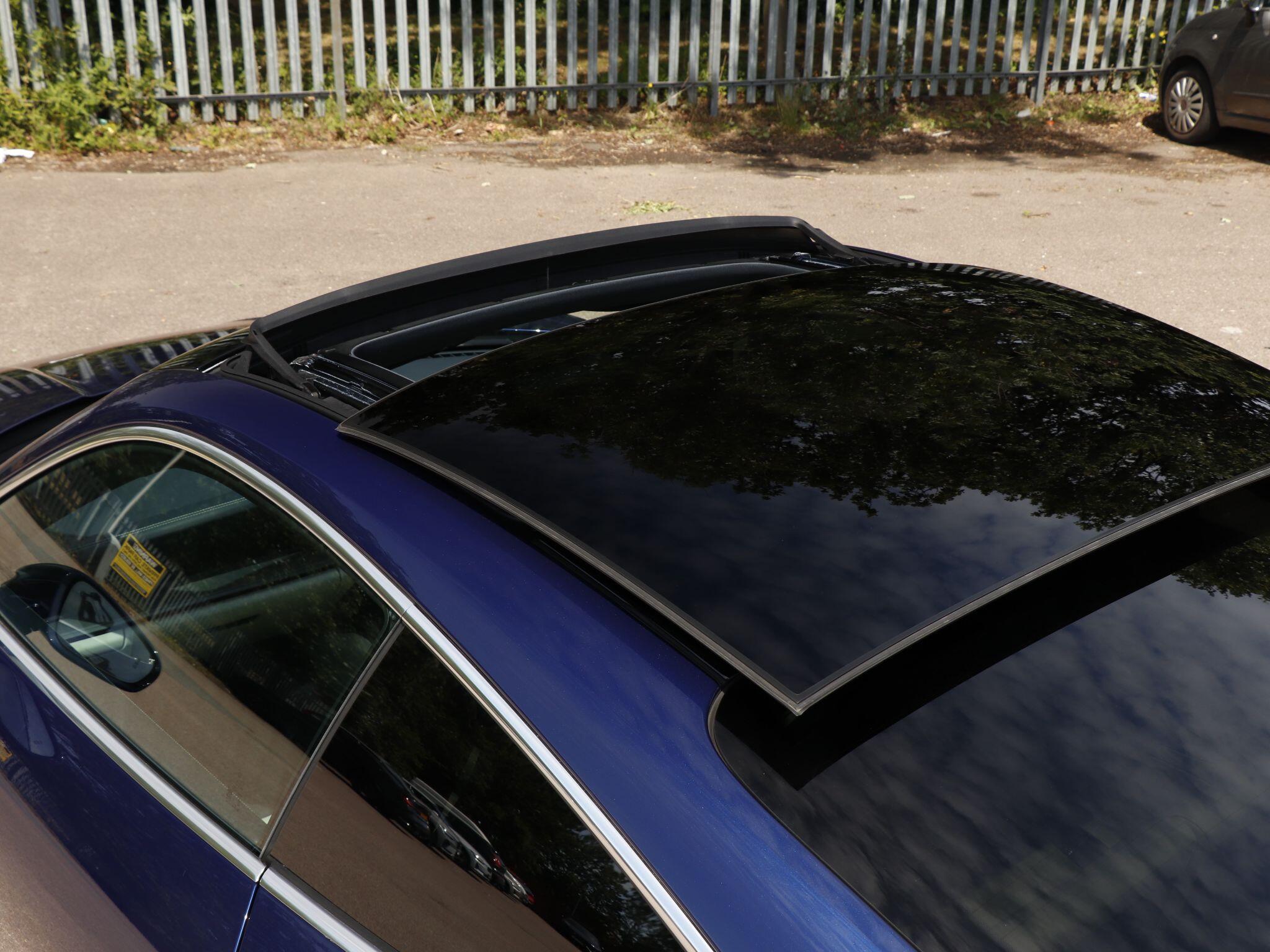 Porsche 911 view 32