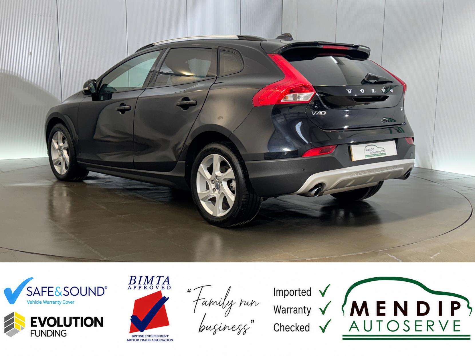 Volvo V40 Cross Country view 11