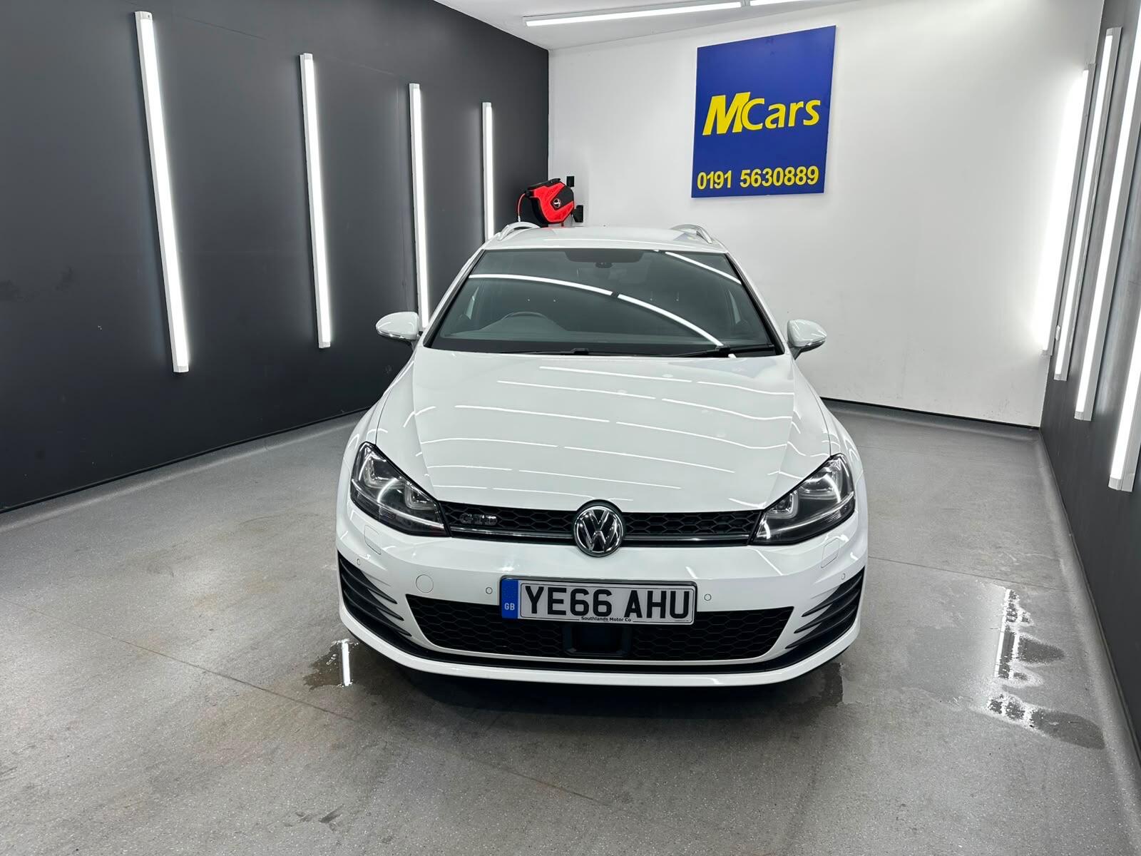 Volkswagen Golf view 11