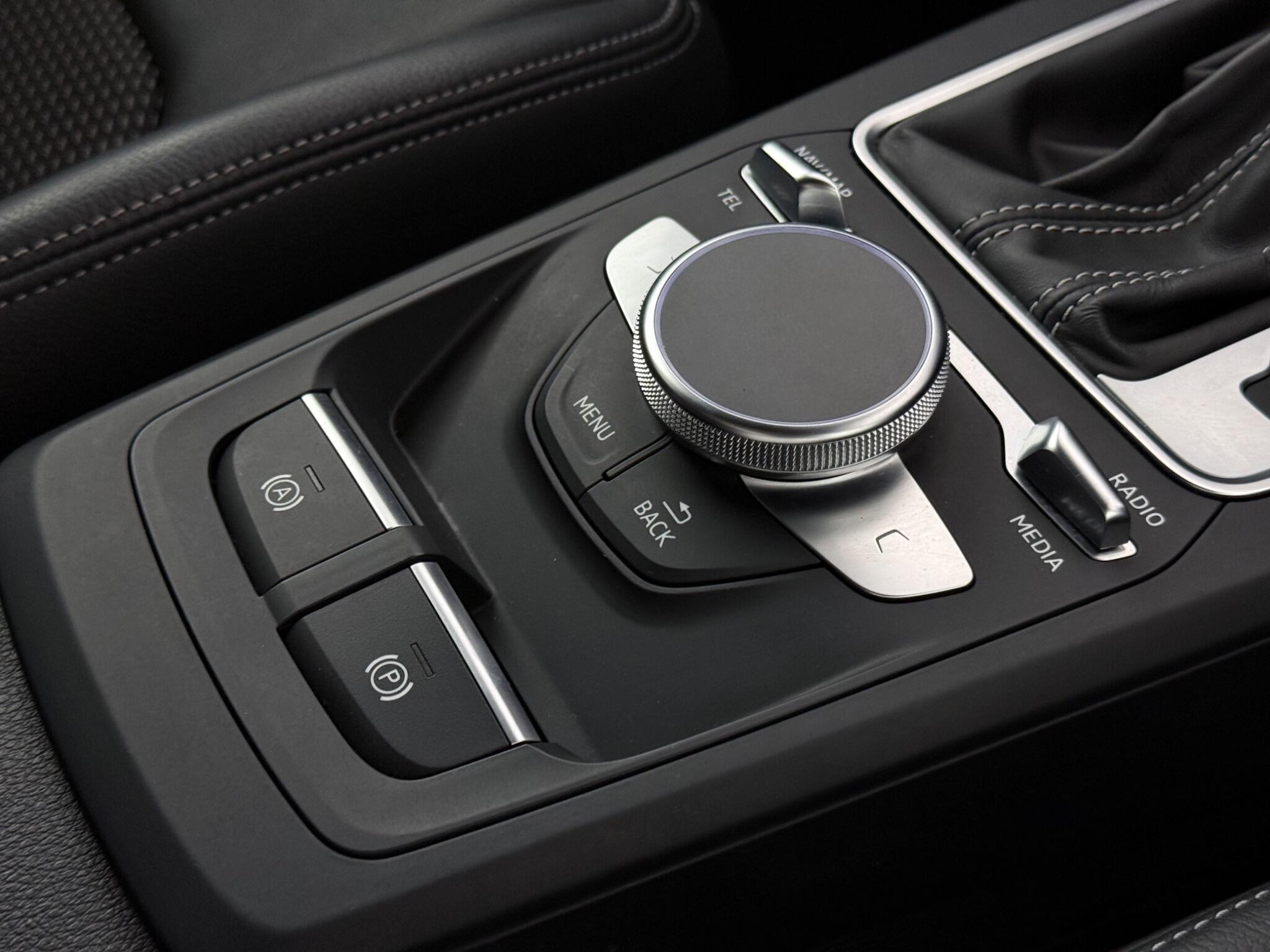 Audi Q2 view 26