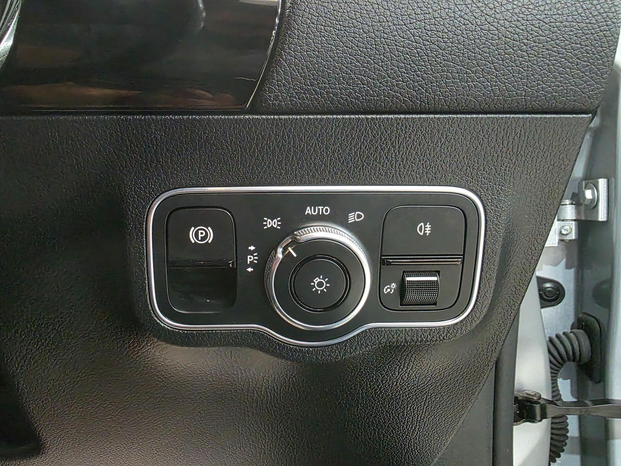 Mercedes-Benz B Class view 16