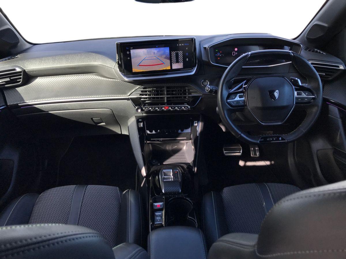 Peugeot 208 view 4