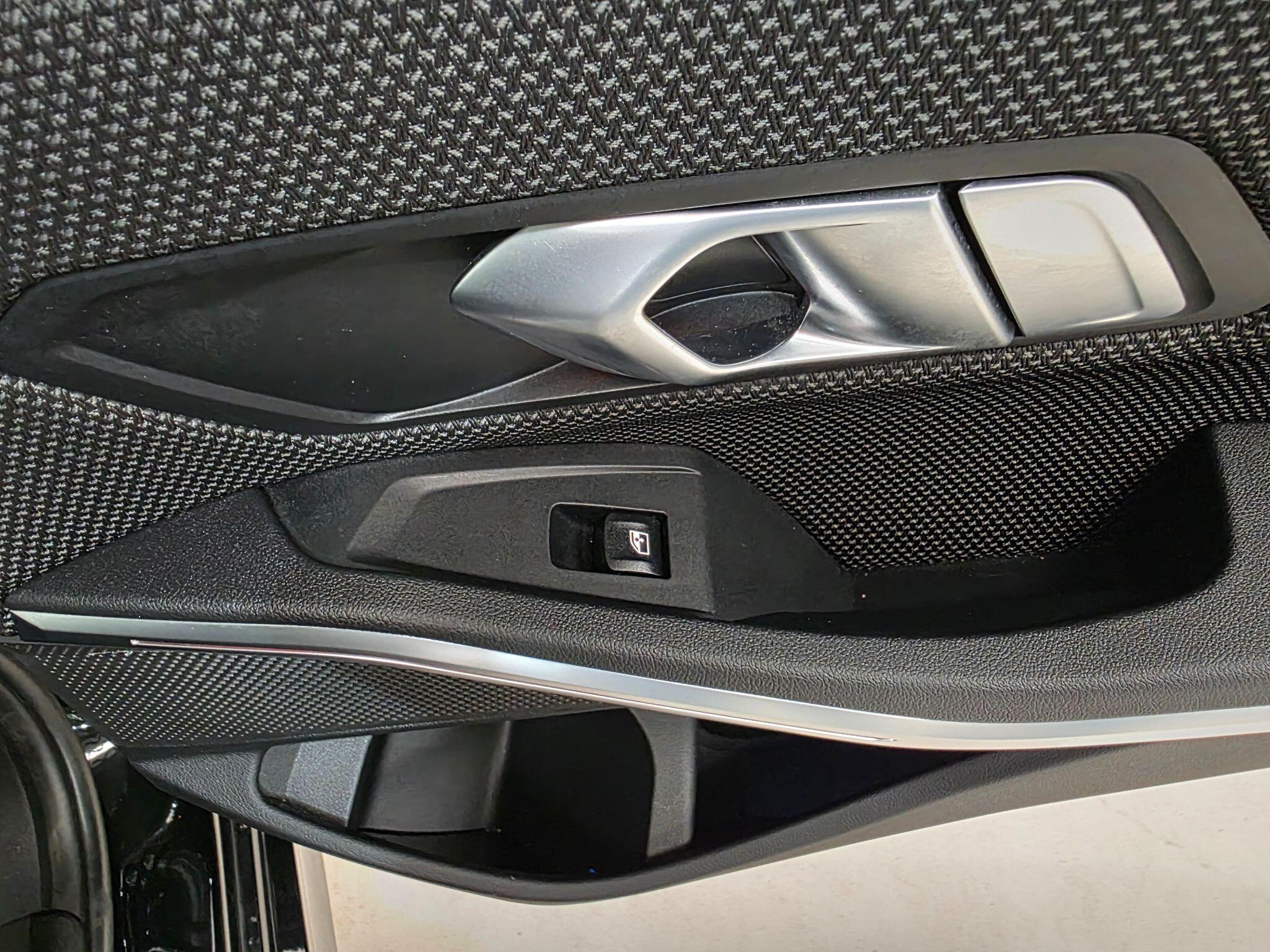 BMW 3 Series view 24