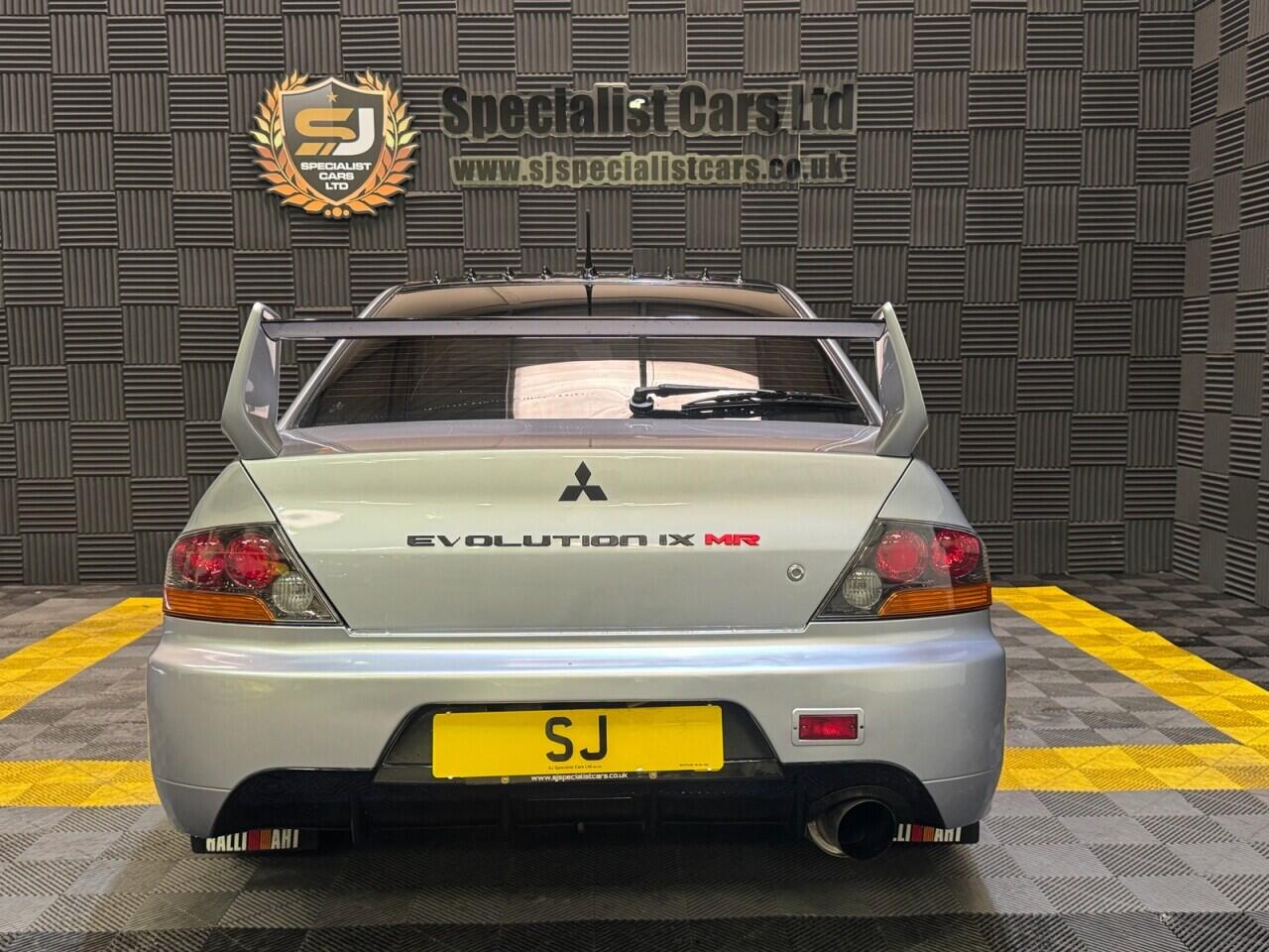 Mitsubishi Lancer view 13