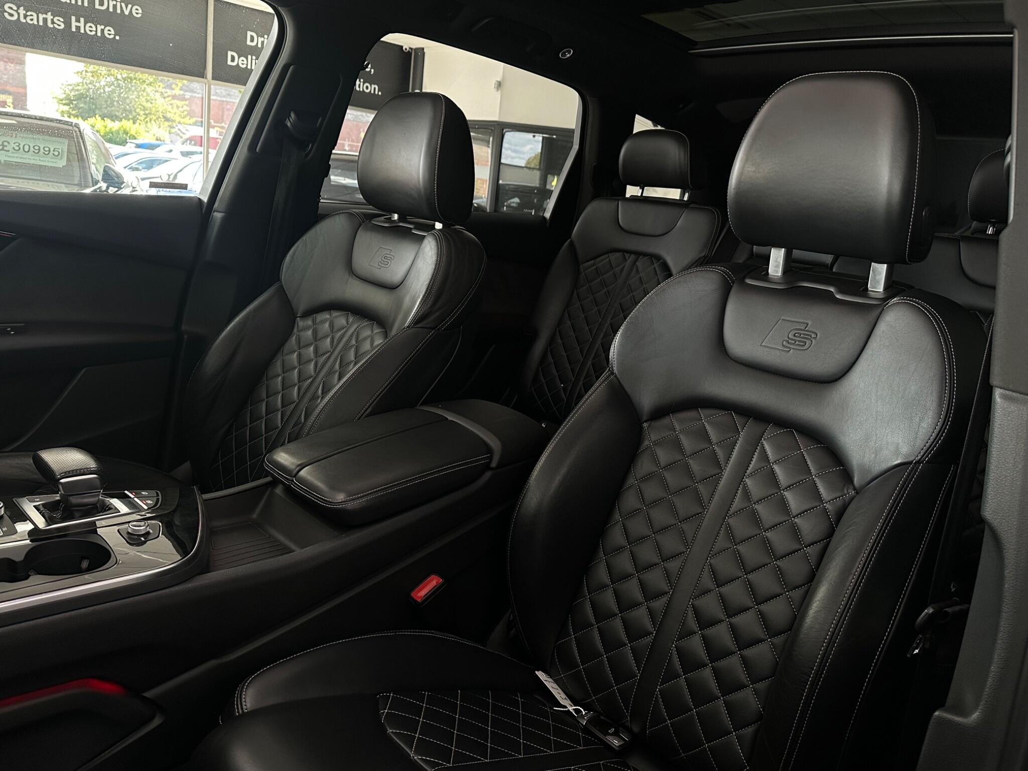 Audi Q7 view 42