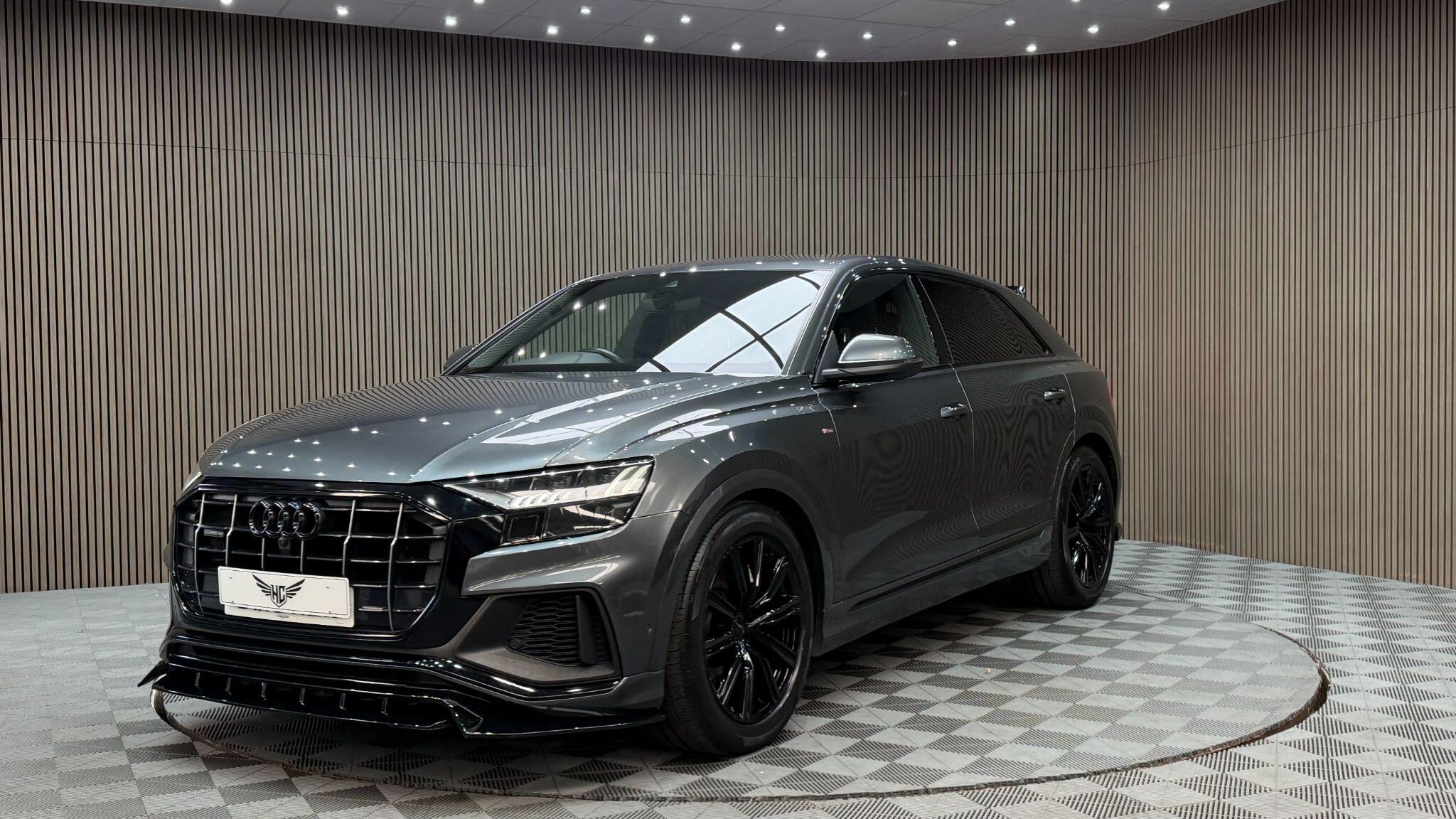Audi Q8 view 9