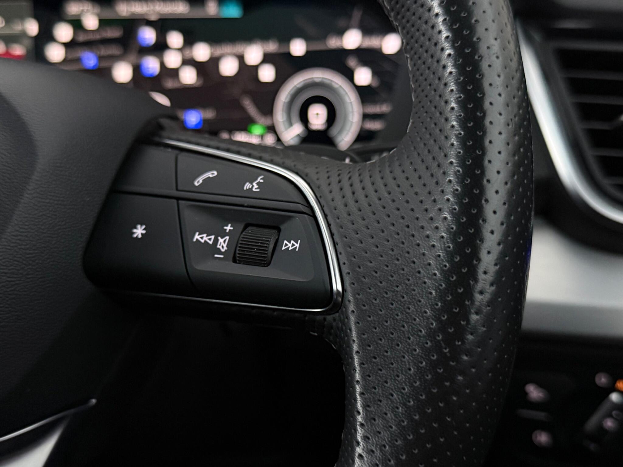 Audi Q5 view 16
