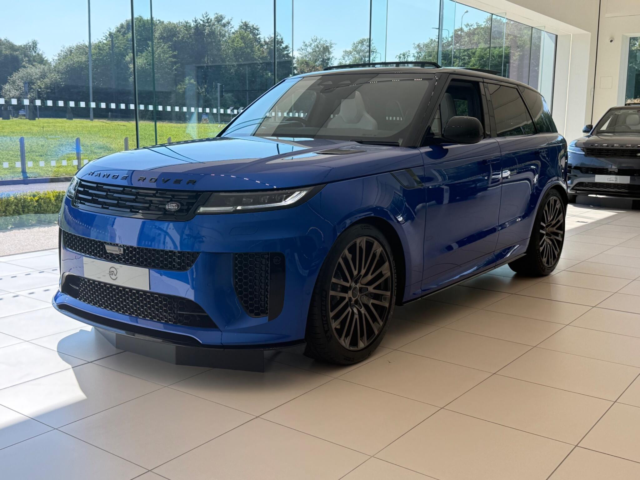 Land Rover Range Rover Sport view 3