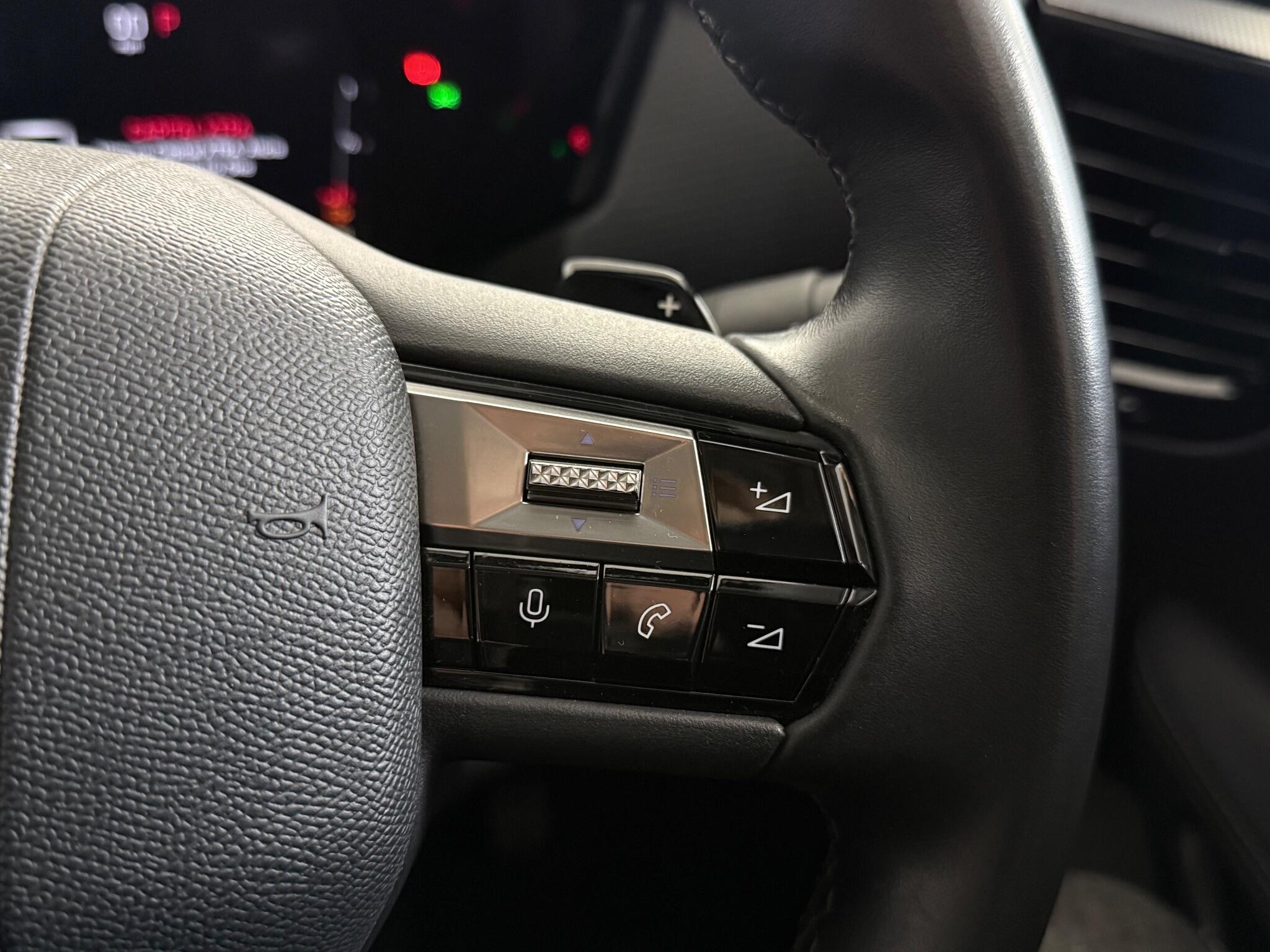 DS Automobiles DS 4 view 19