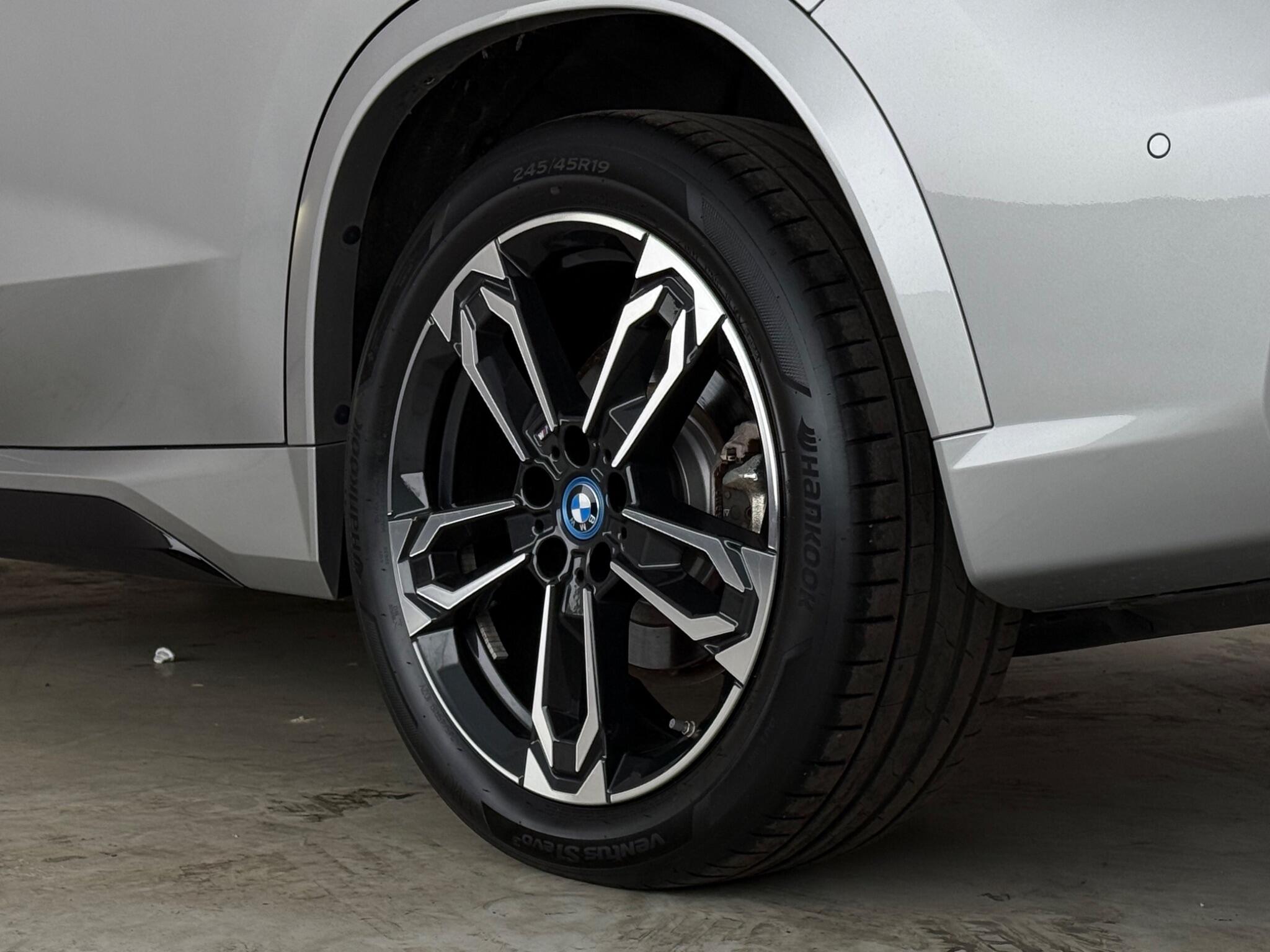BMW Ix1 view 9