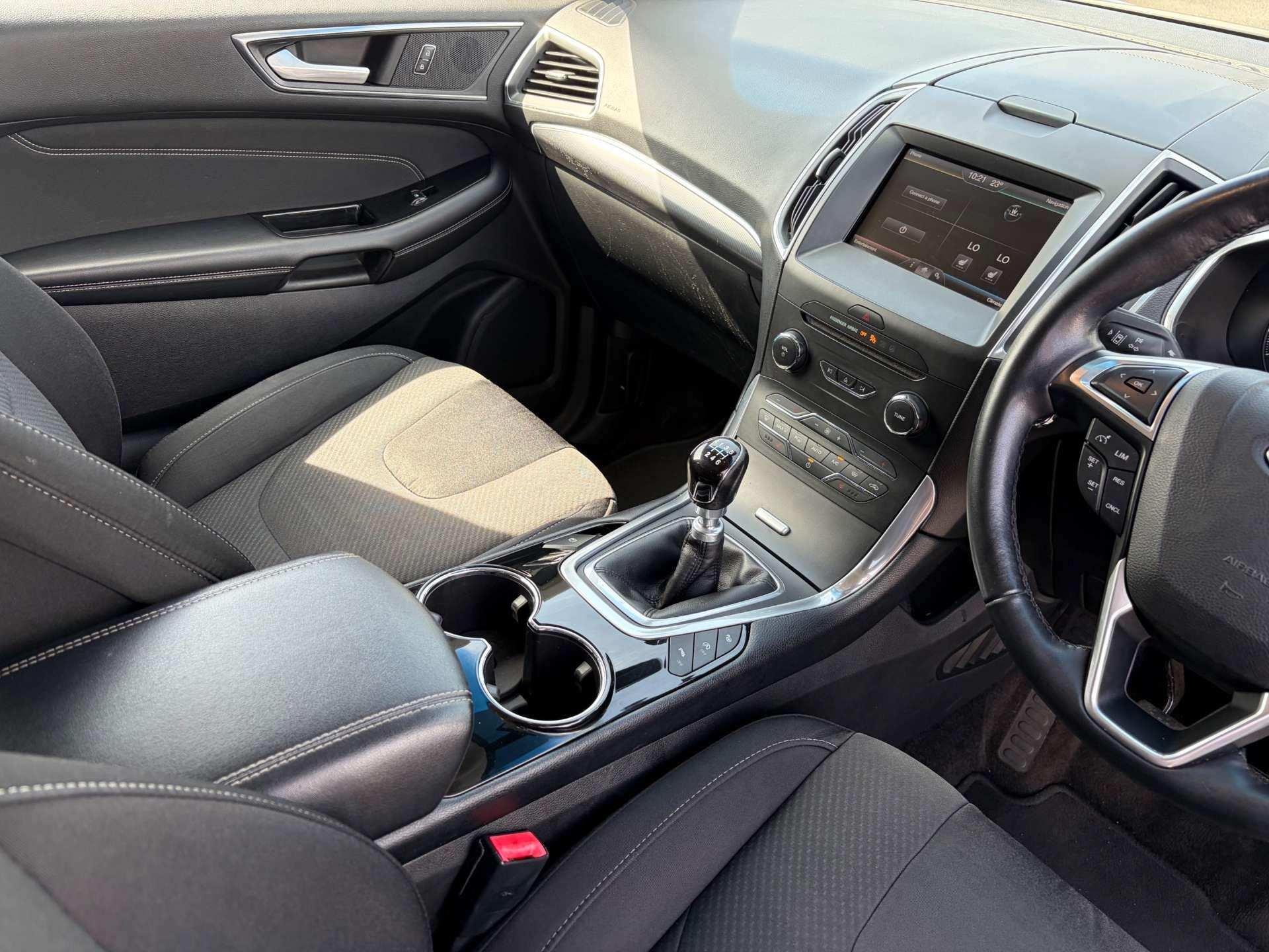 Ford Edge view 41
