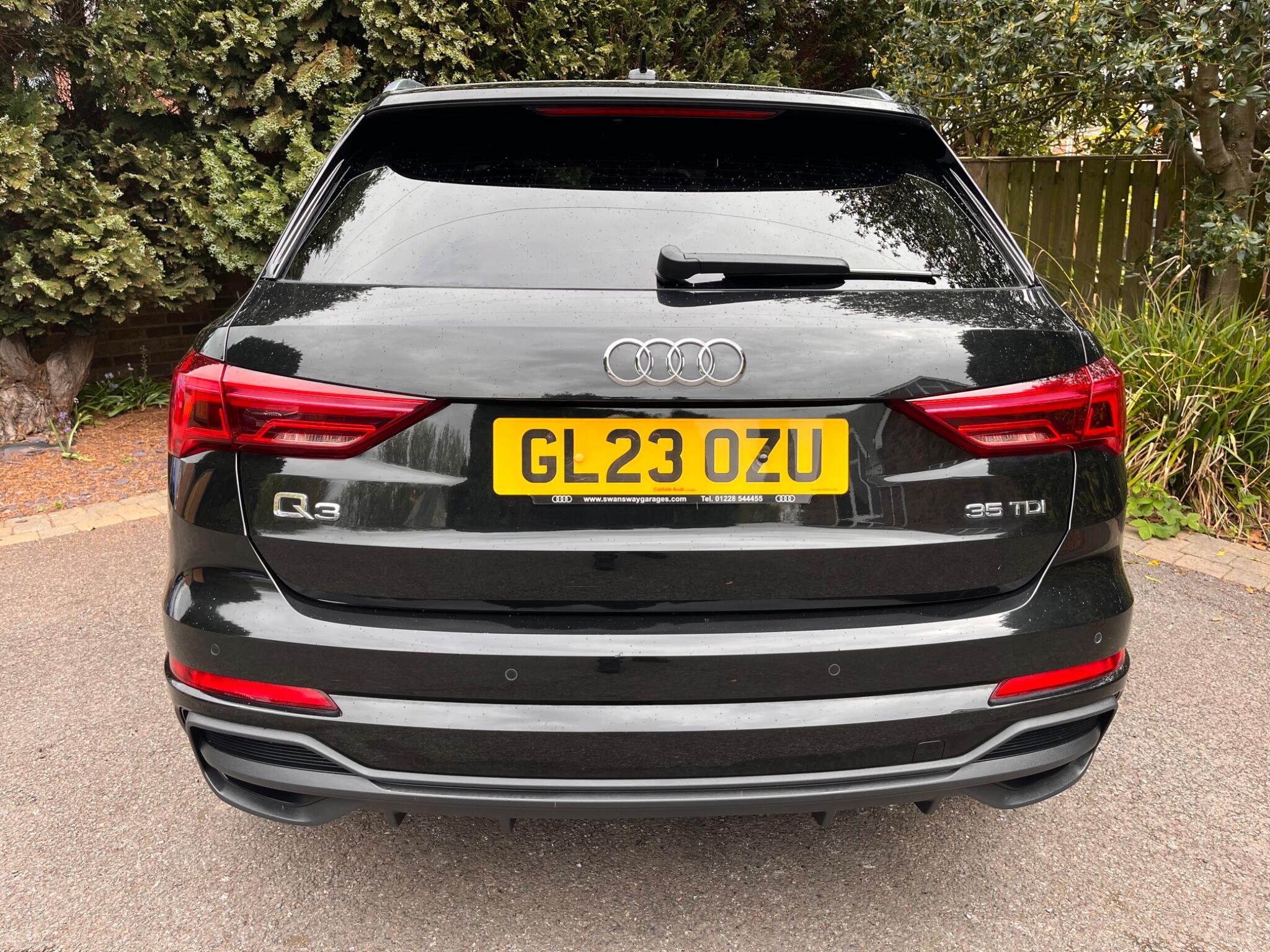 Audi Q3 view 15