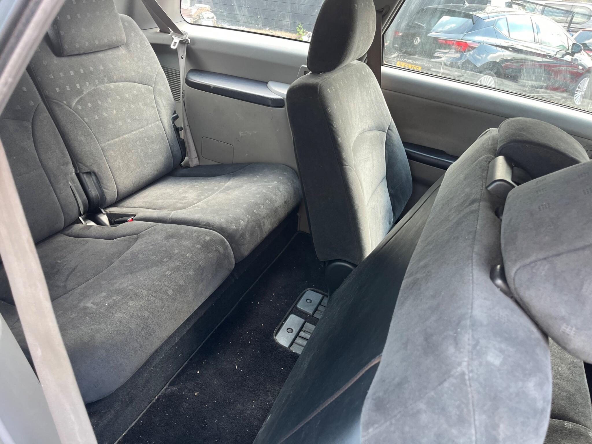 Mitsubishi Grandis view 7