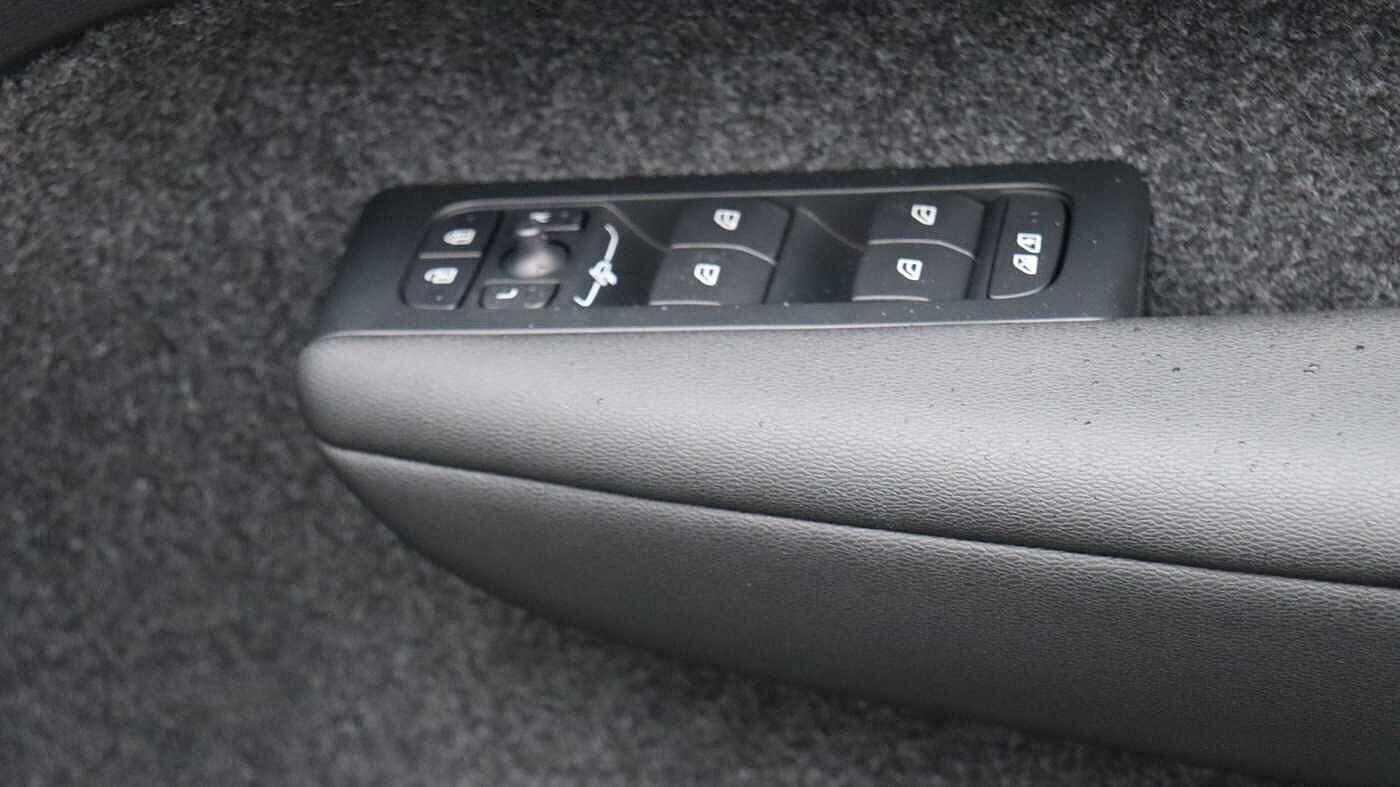 Volvo XC40 view 24