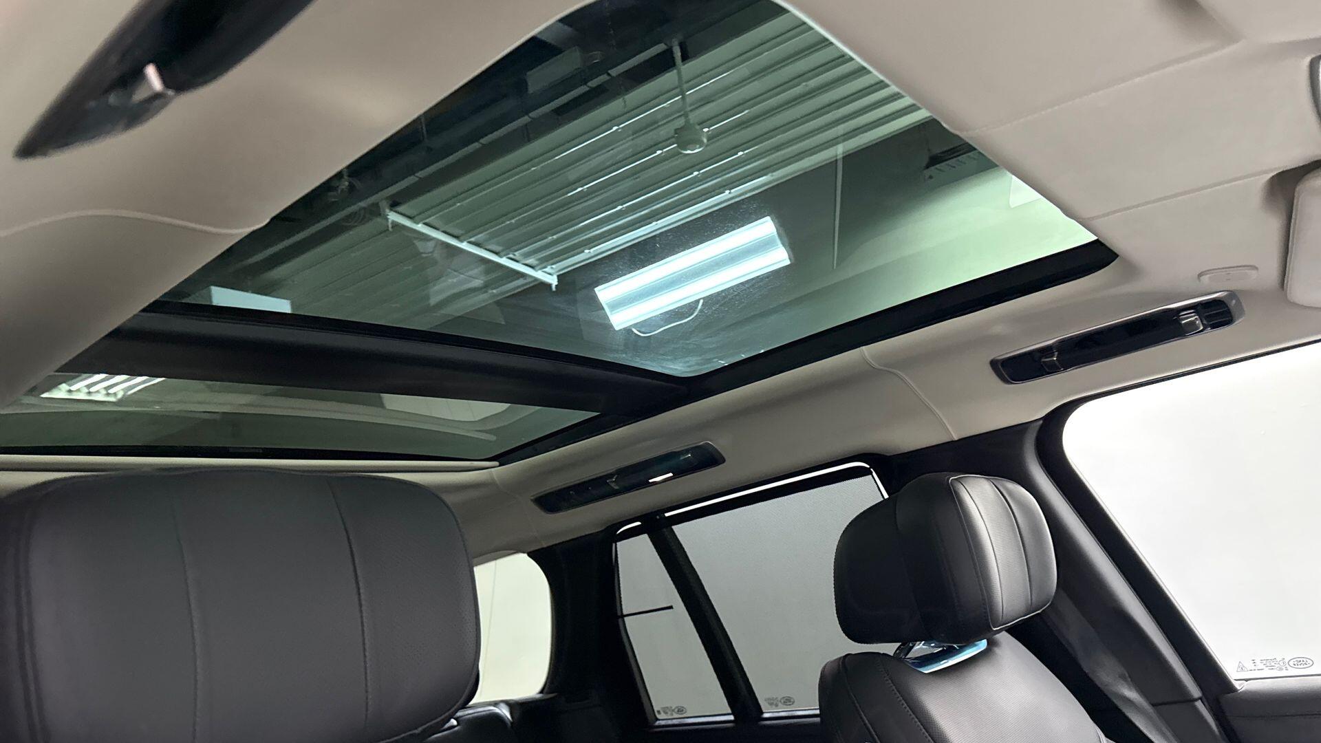 Land Rover Range Rover view 21