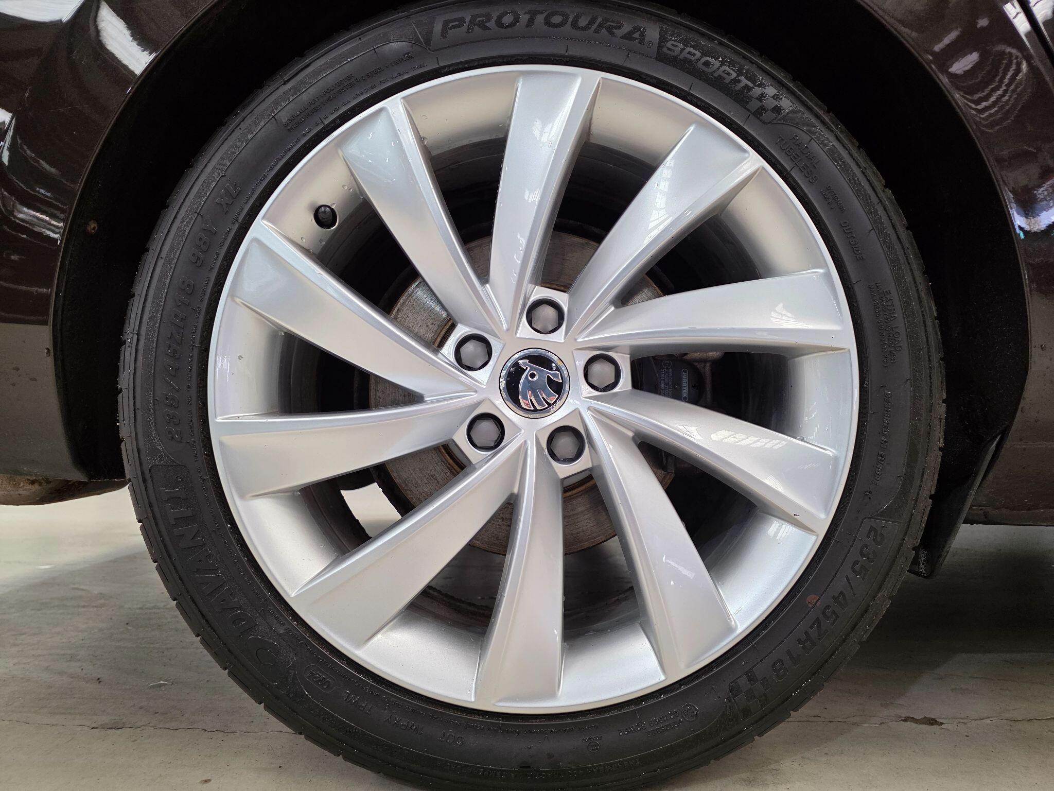 Skoda Superb view 32
