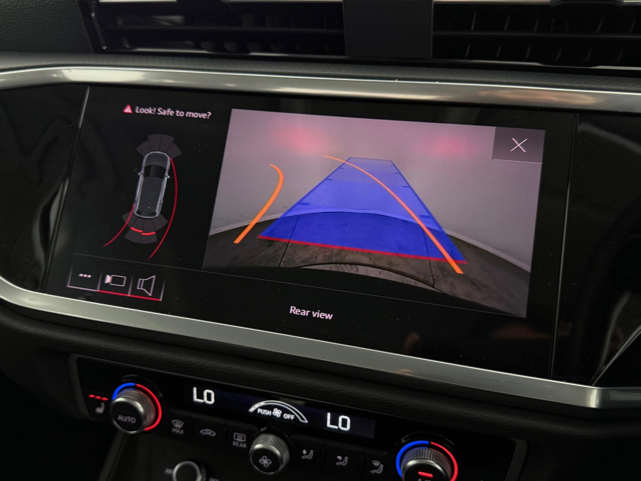 Audi Q3 view 26