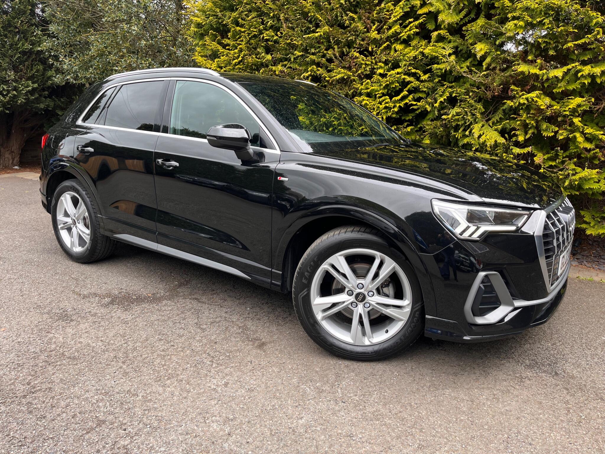 Audi Q3 view 22