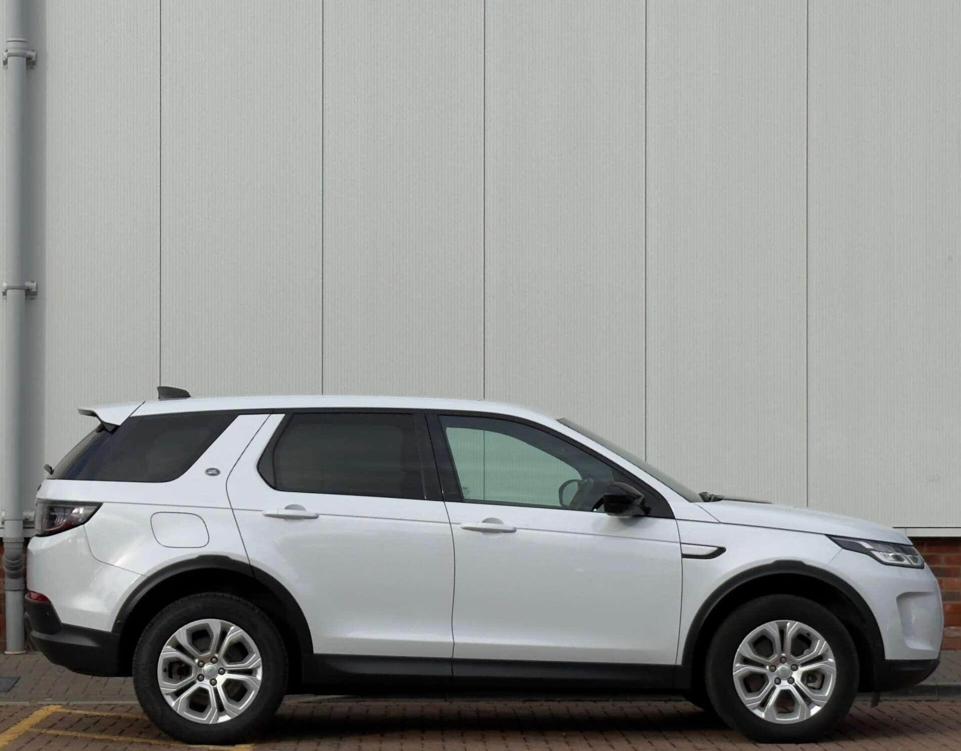 Land Rover Discovery Sport view 8