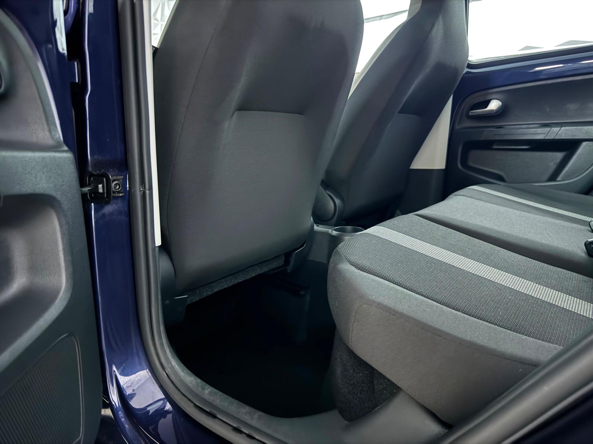Volkswagen Up! view 19