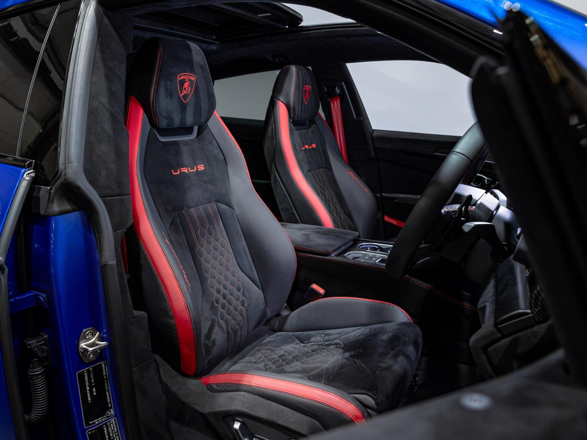 Lamborghini Urus view 2