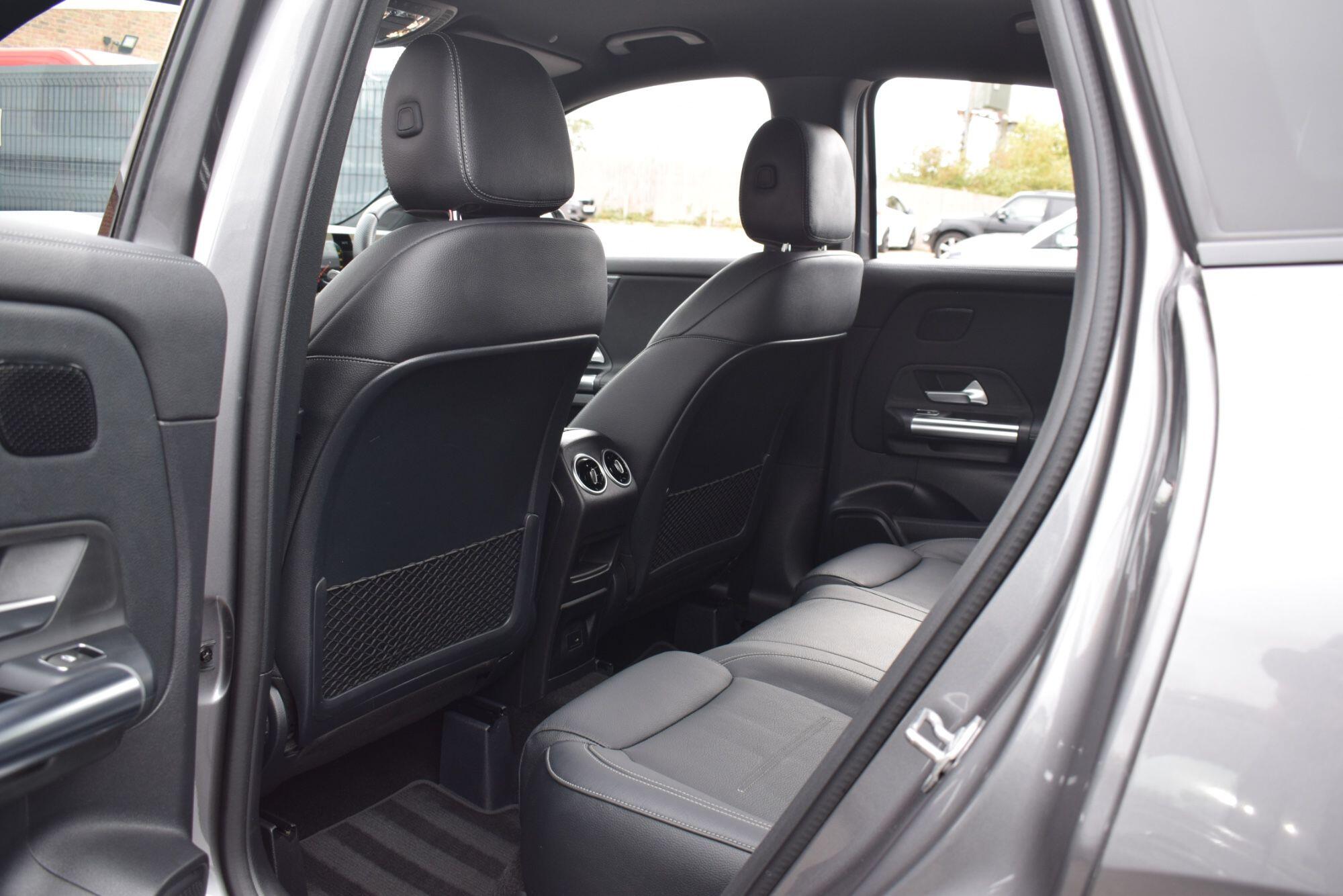 Mercedes-Benz GLA view 21