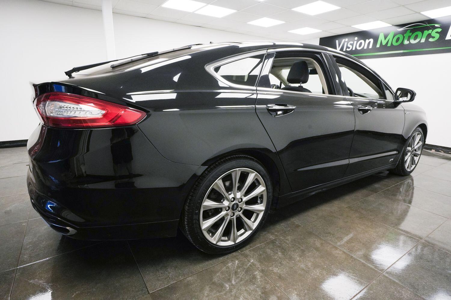 Ford Mondeo view 3