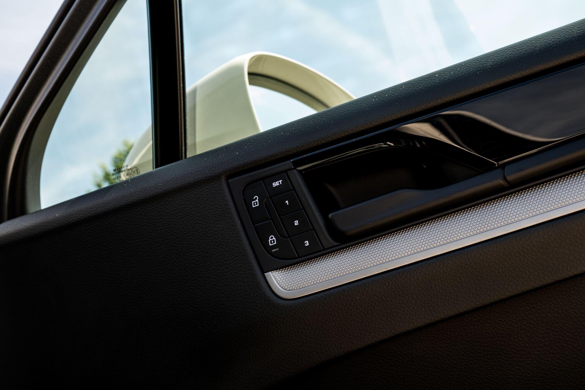Porsche Cayenne view 36