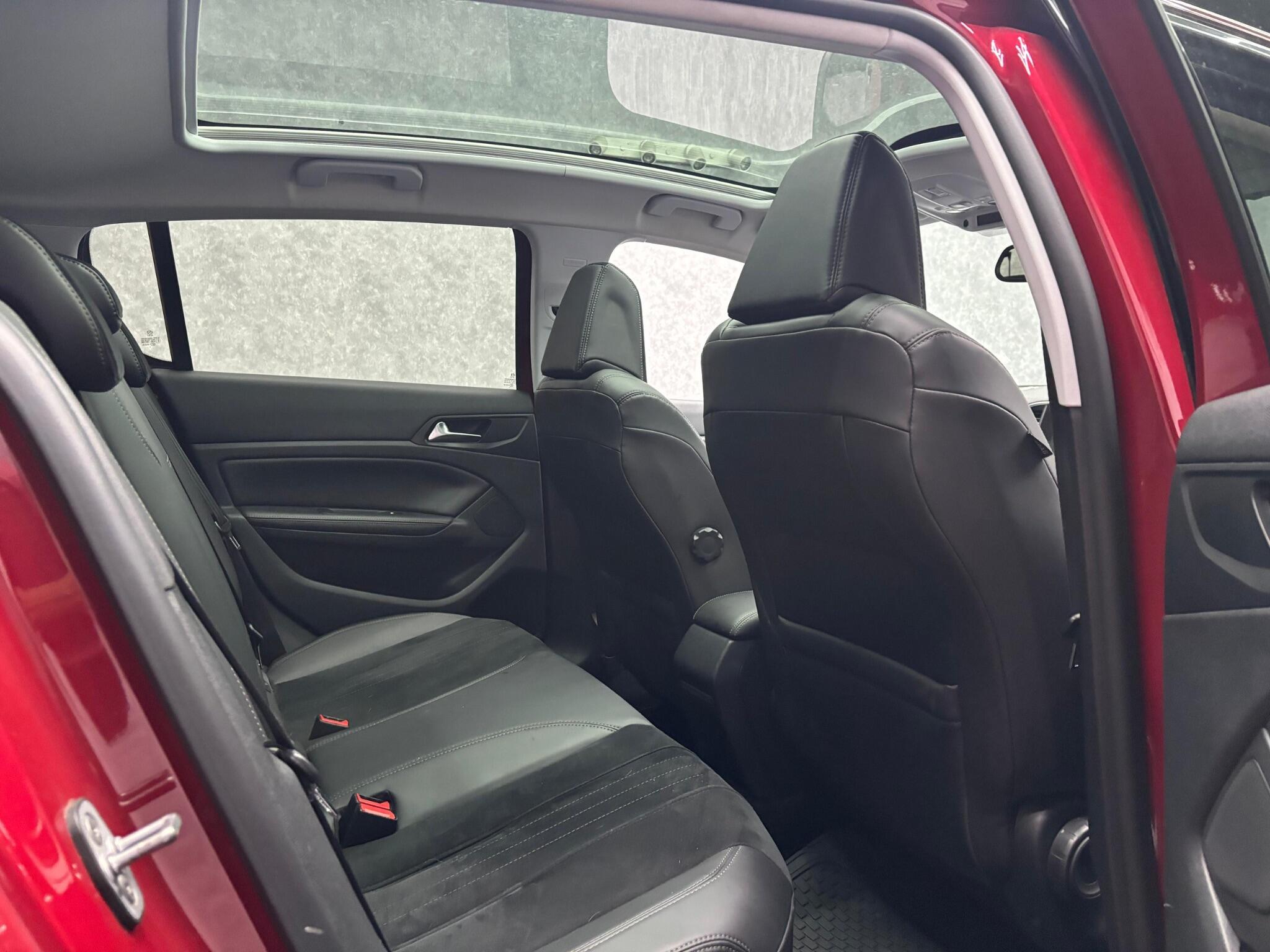 Peugeot 308 view 4
