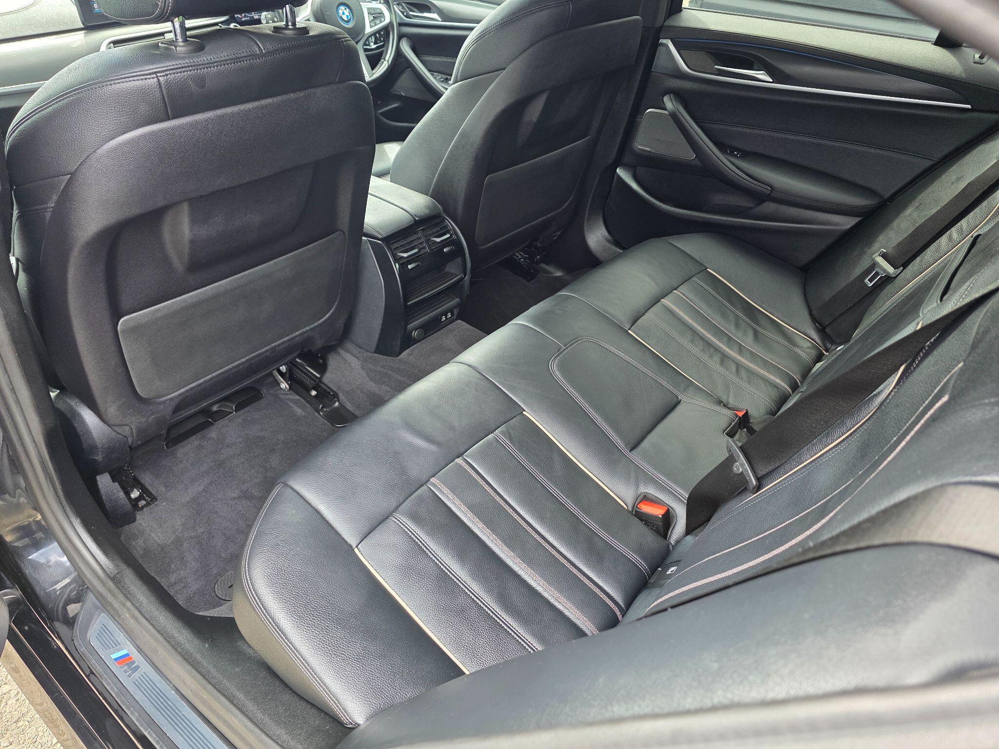 BMW 5 Series view 14