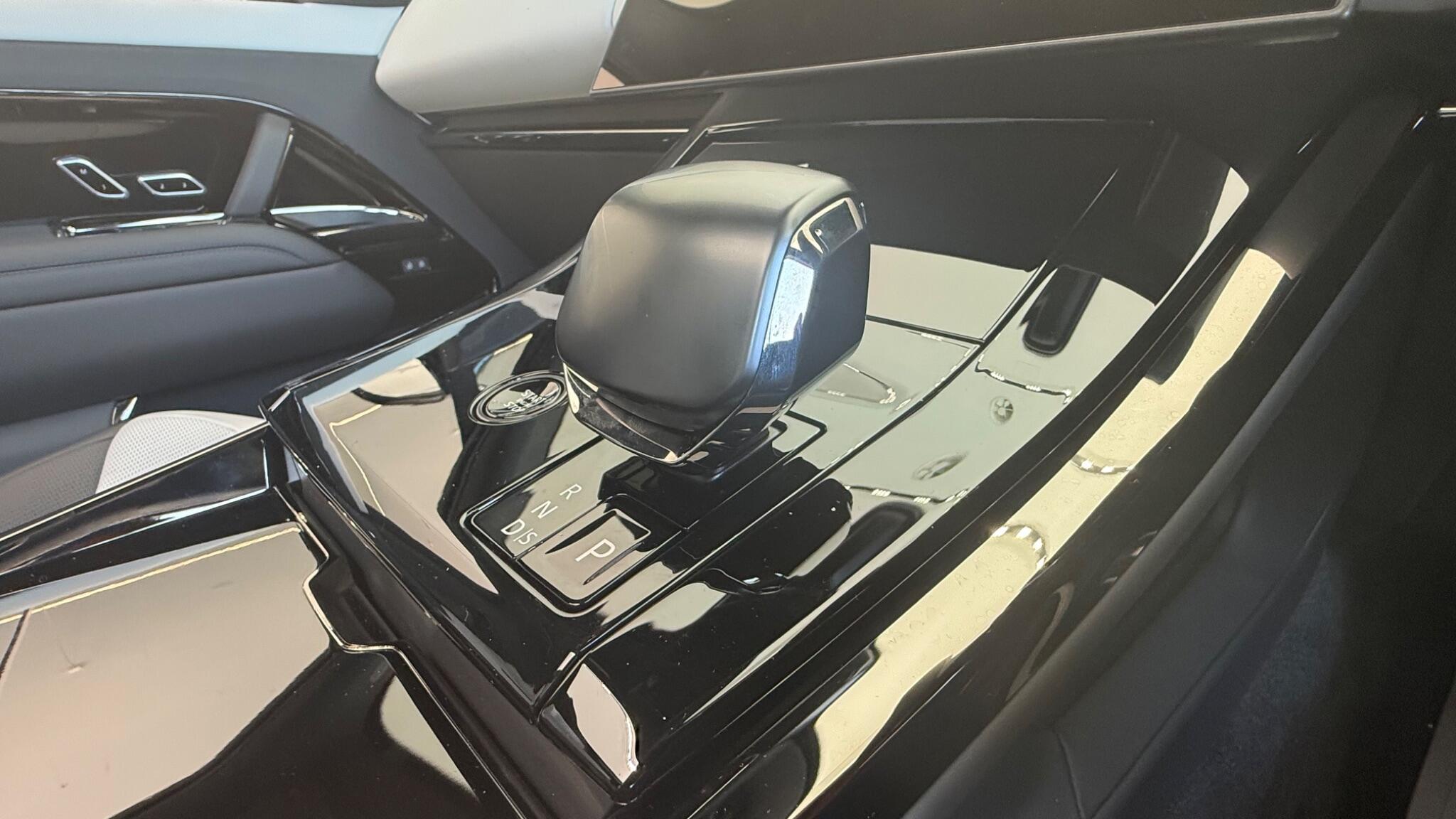 Land Rover Range Rover Sport view 26