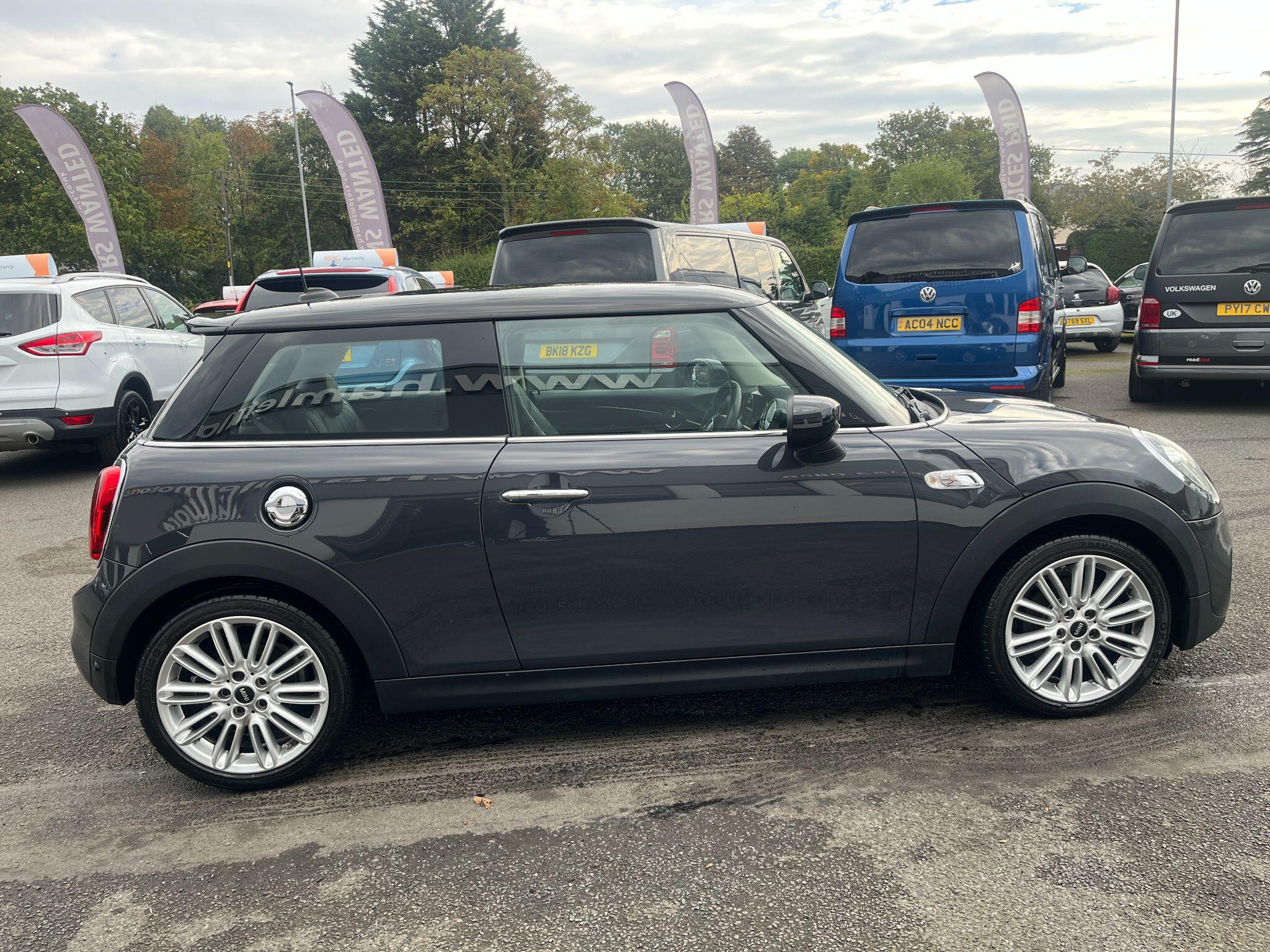 Mini Hatch view 7