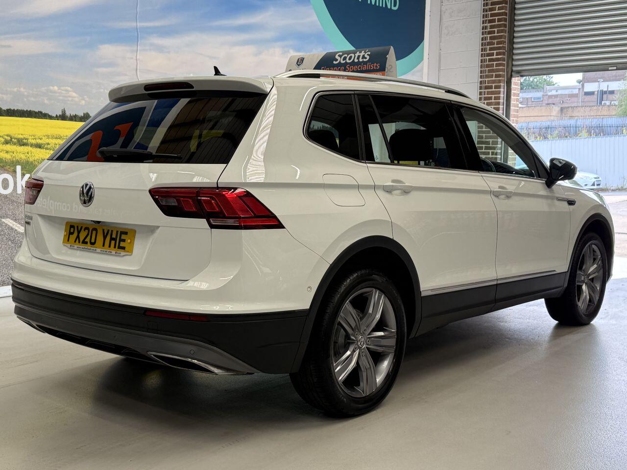 Volkswagen Tiguan Allspace view 6