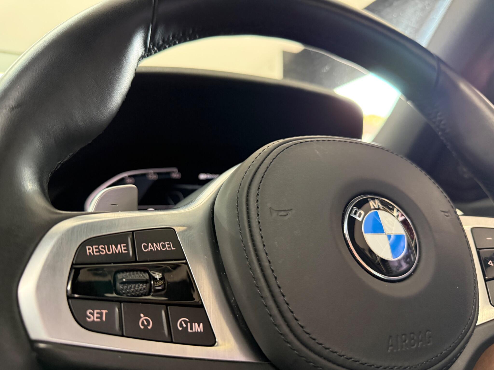 BMW 3 Series view 22