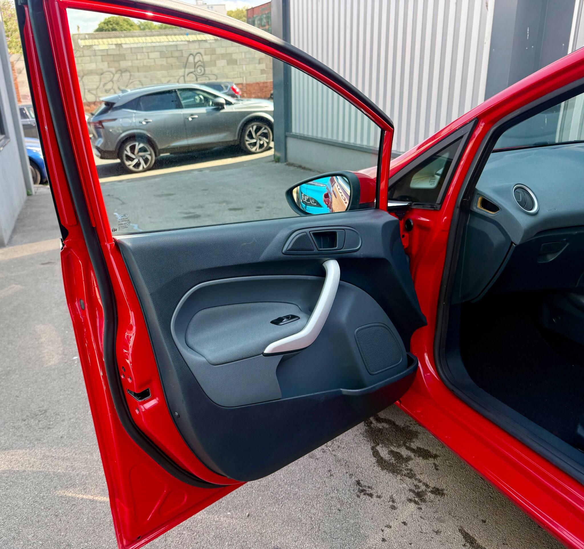 Ford Fiesta view 13